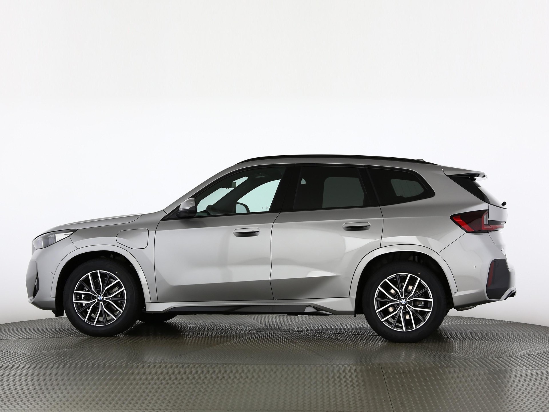 BMW X1 30e xDrive paddles-image-12