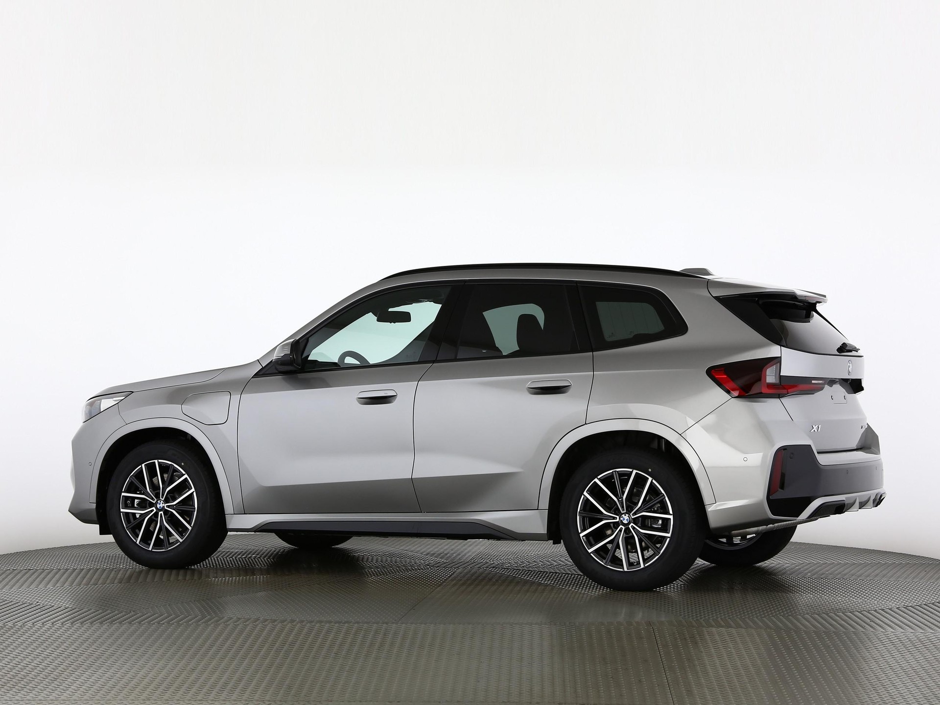 BMW X1 30e xDrive paddles-image-13