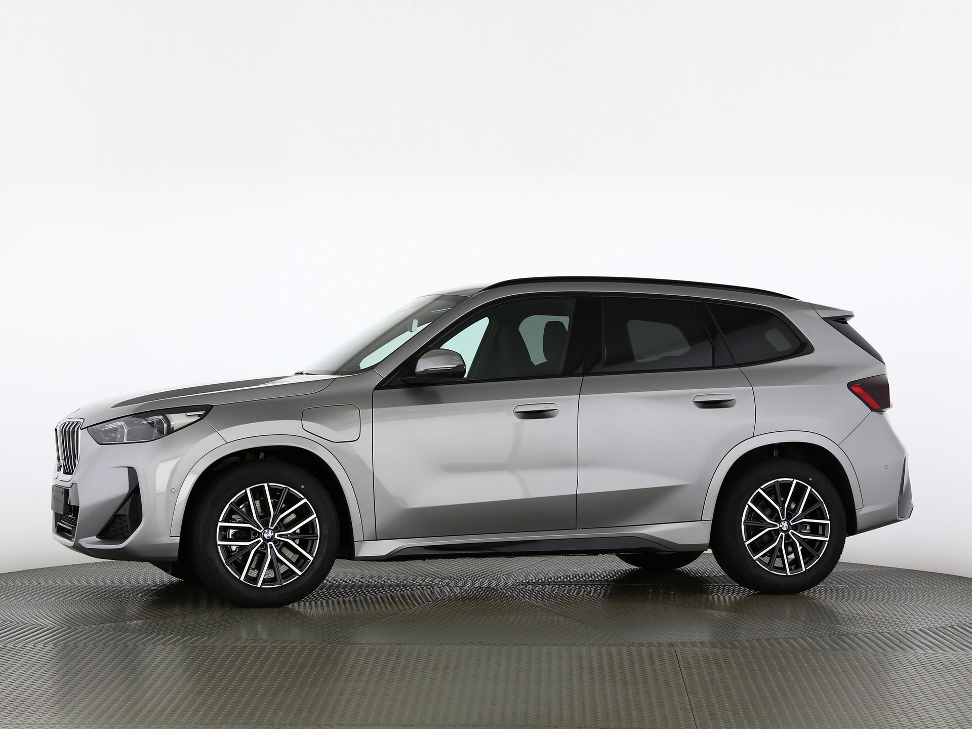 BMW X1 30e xDrive paddles-image-10