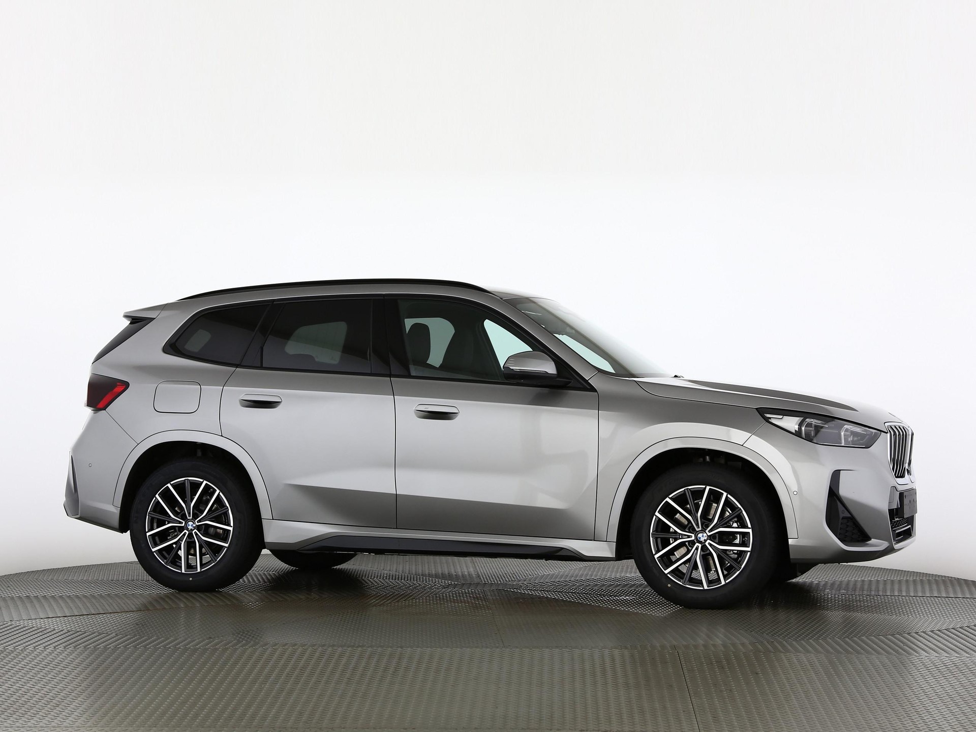 BMW X1 30e xDrive paddles-image-24