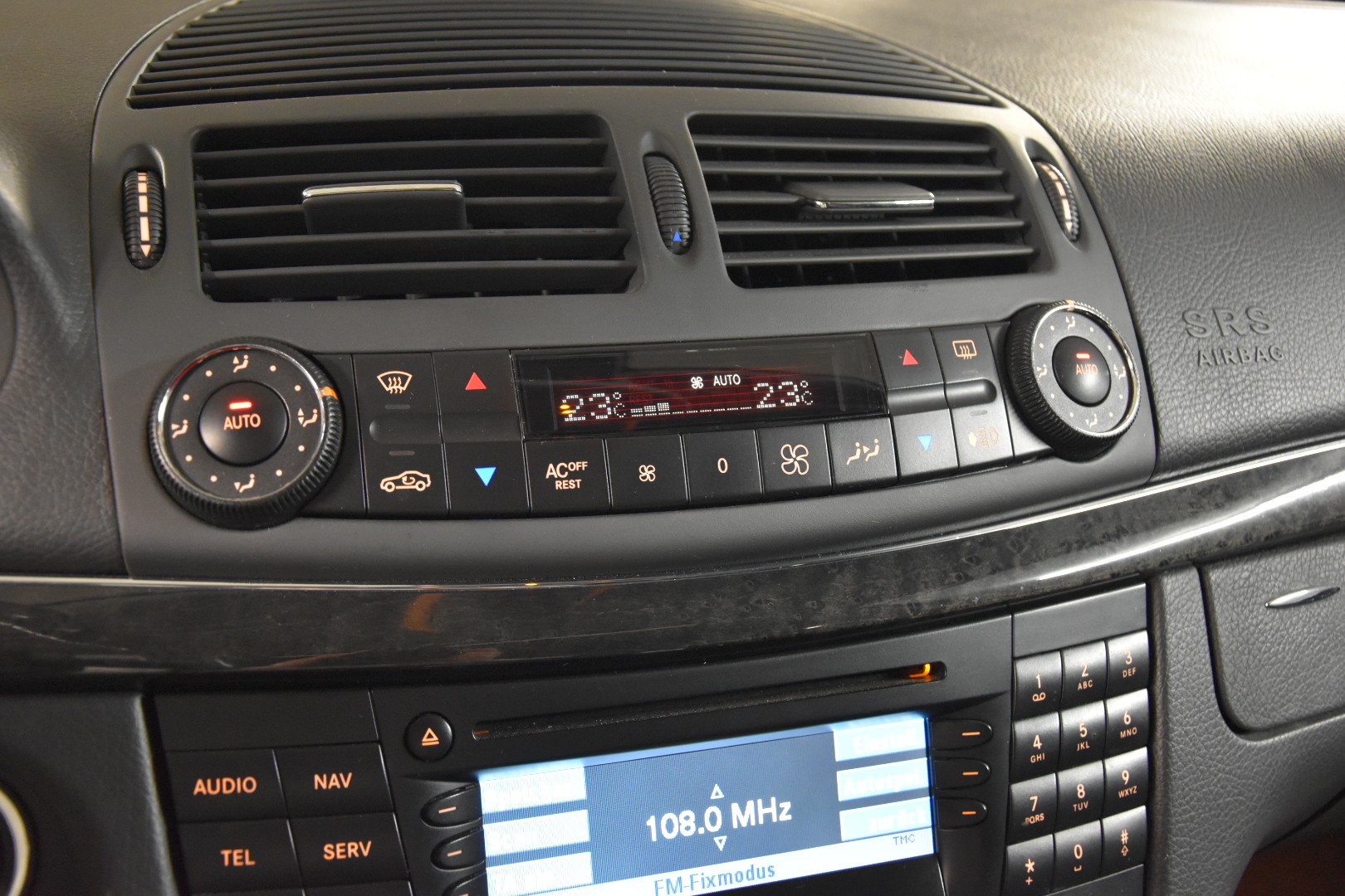 MERCEDES-BENZ E 55 AMG Avantgarde Automatic-image-19