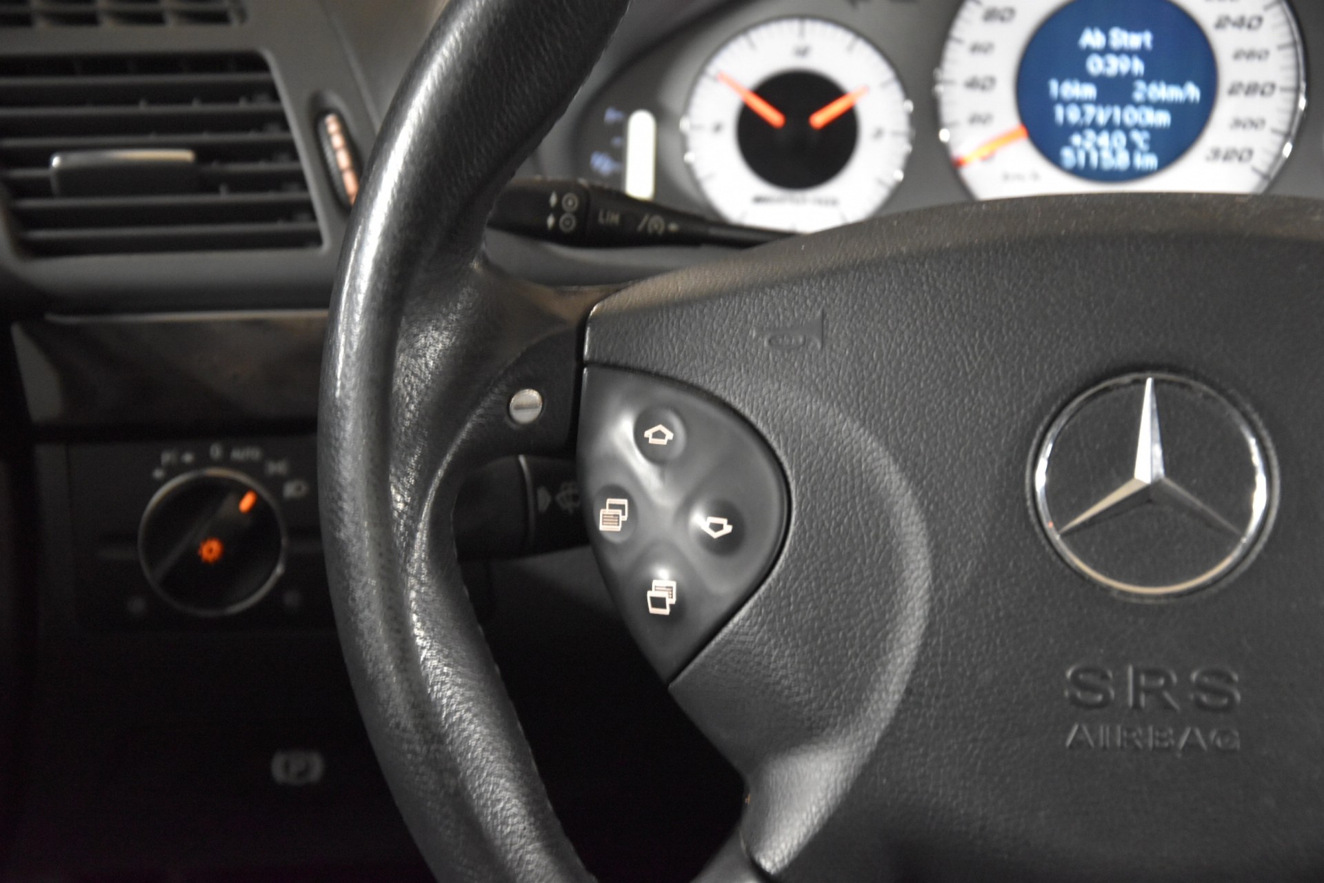 MERCEDES-BENZ E 55 AMG Avantgarde Automatic-image-16