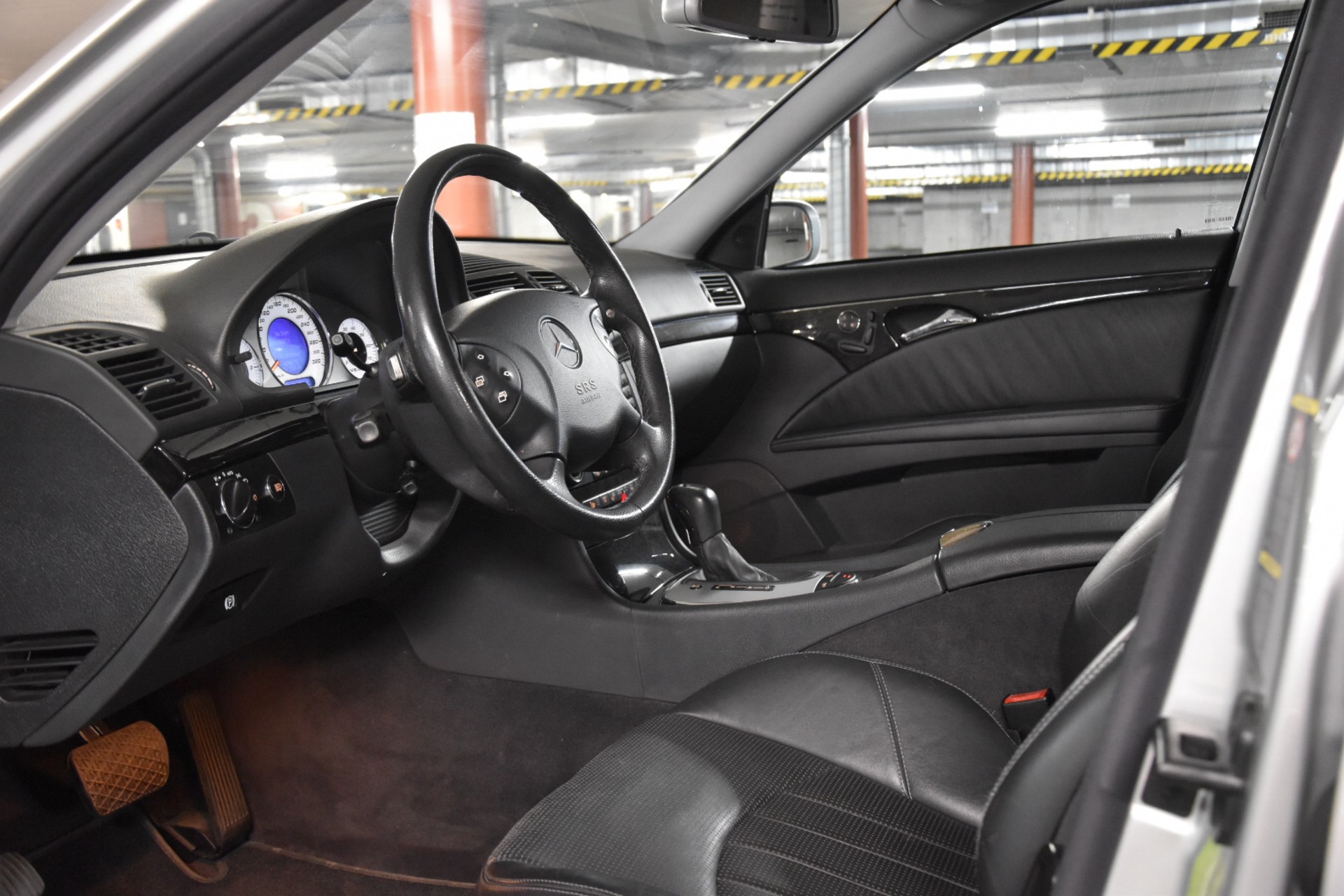 MERCEDES-BENZ E 55 AMG Avantgarde Automatic-image-27