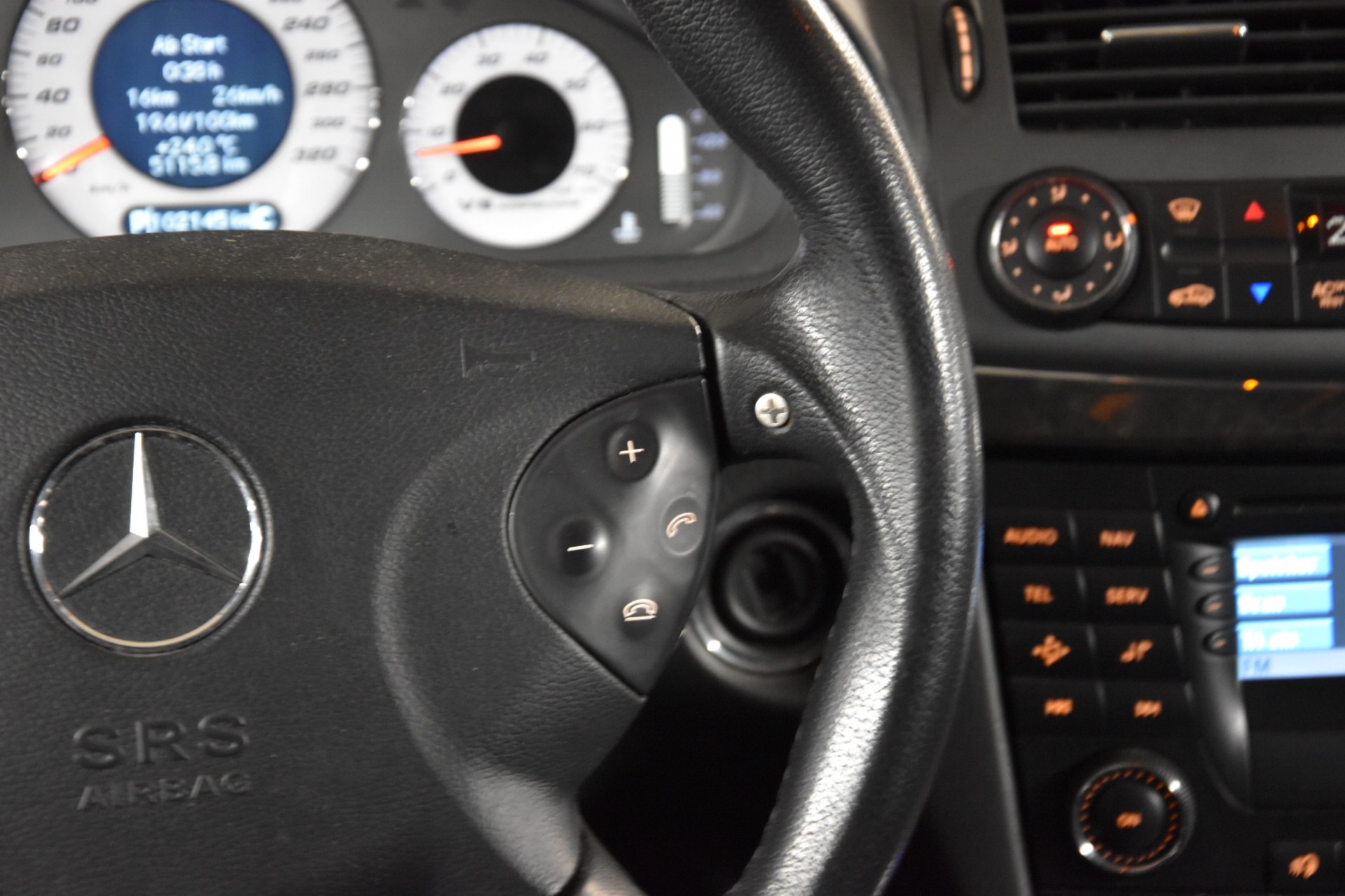 MERCEDES-BENZ E 55 AMG Avantgarde Automatic-image-17