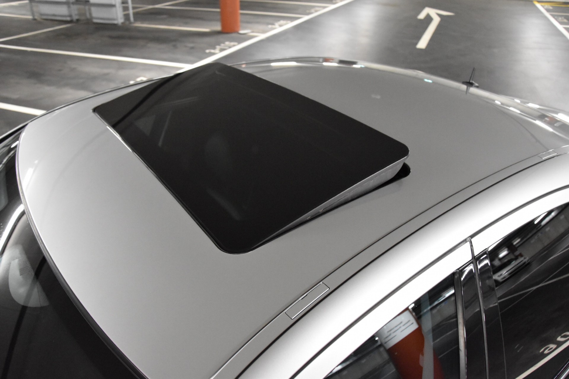 MERCEDES-BENZ E 55 AMG Avantgarde Automatic-image-5