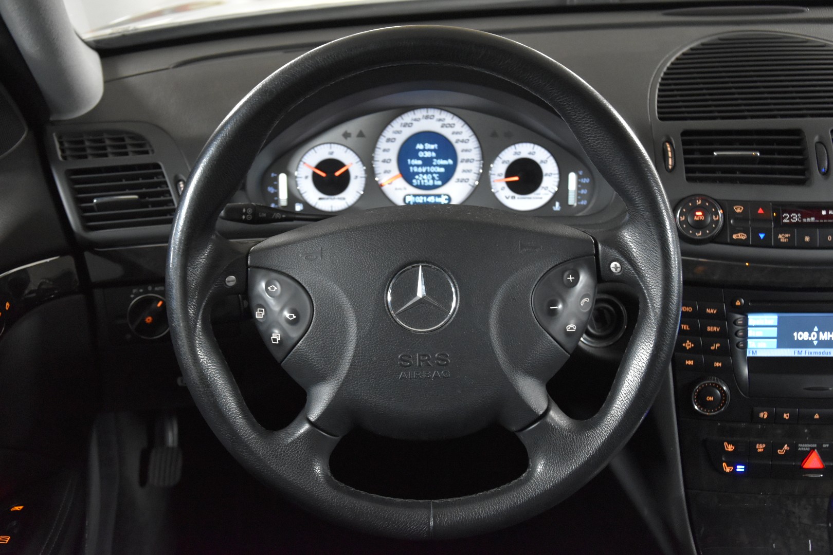 MERCEDES-BENZ E 55 AMG Avantgarde Automatic-image-15