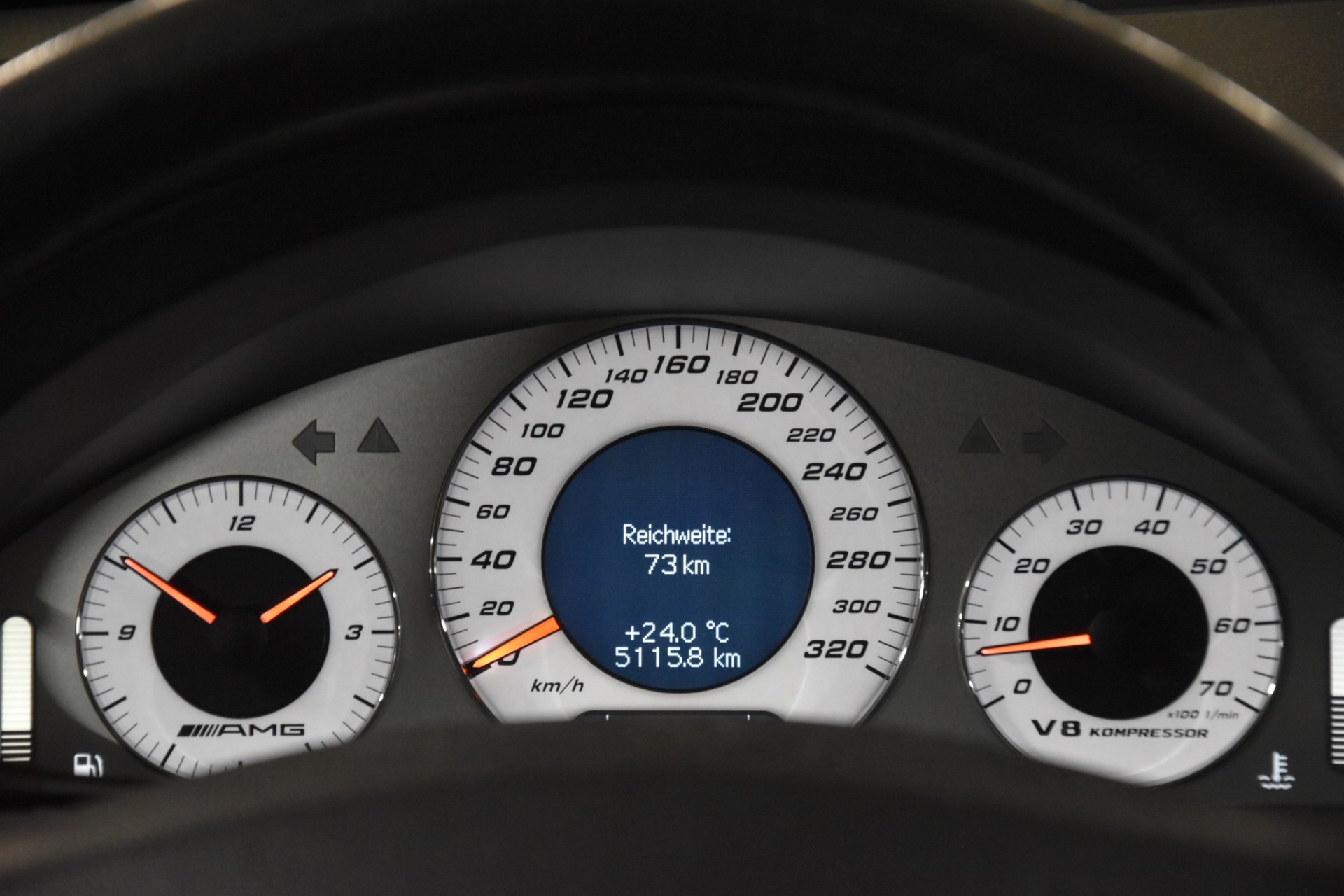 MERCEDES-BENZ E 55 AMG Avantgarde Automatic-image-18
