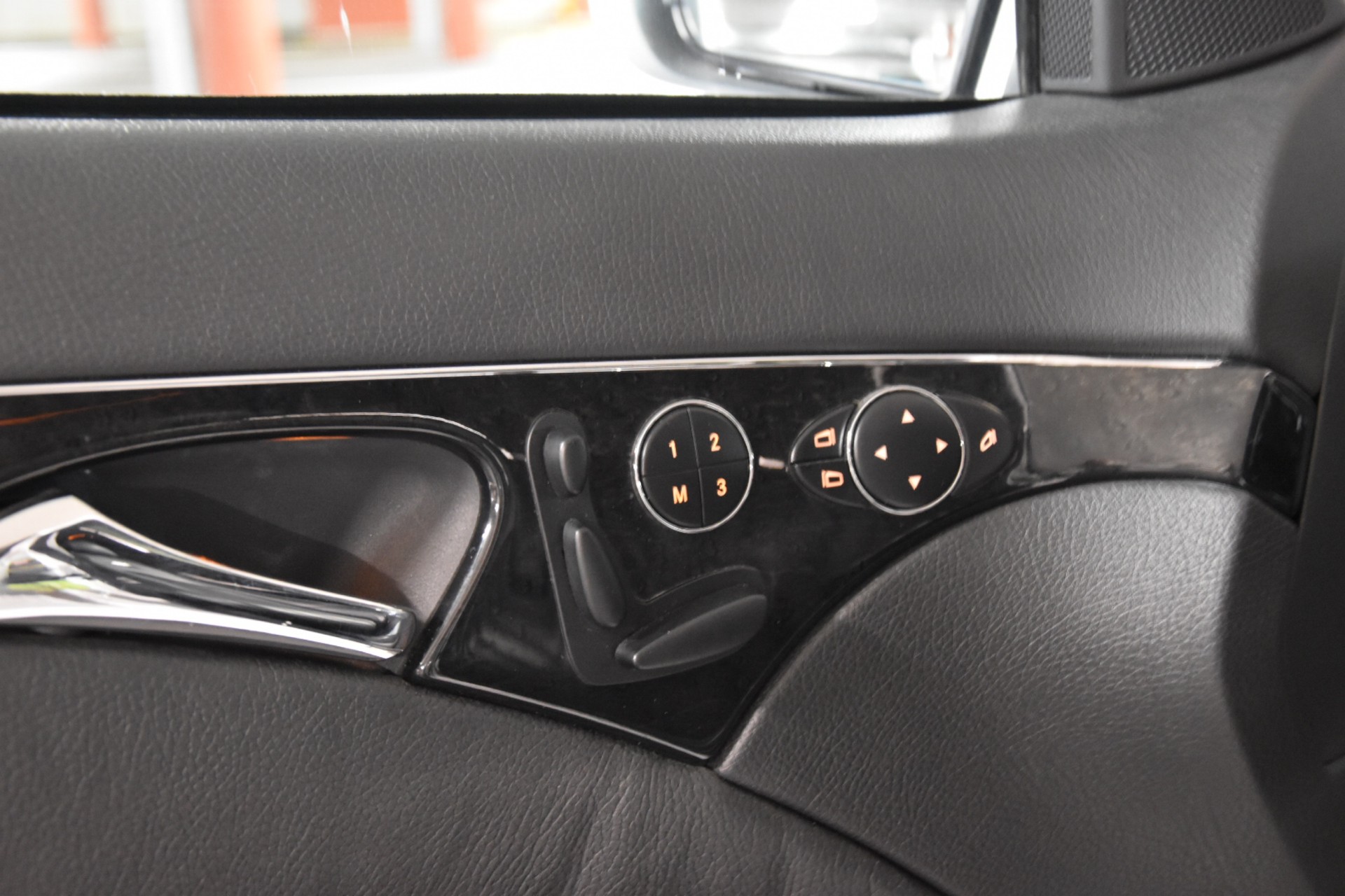MERCEDES-BENZ E 55 AMG Avantgarde Automatic-image-25