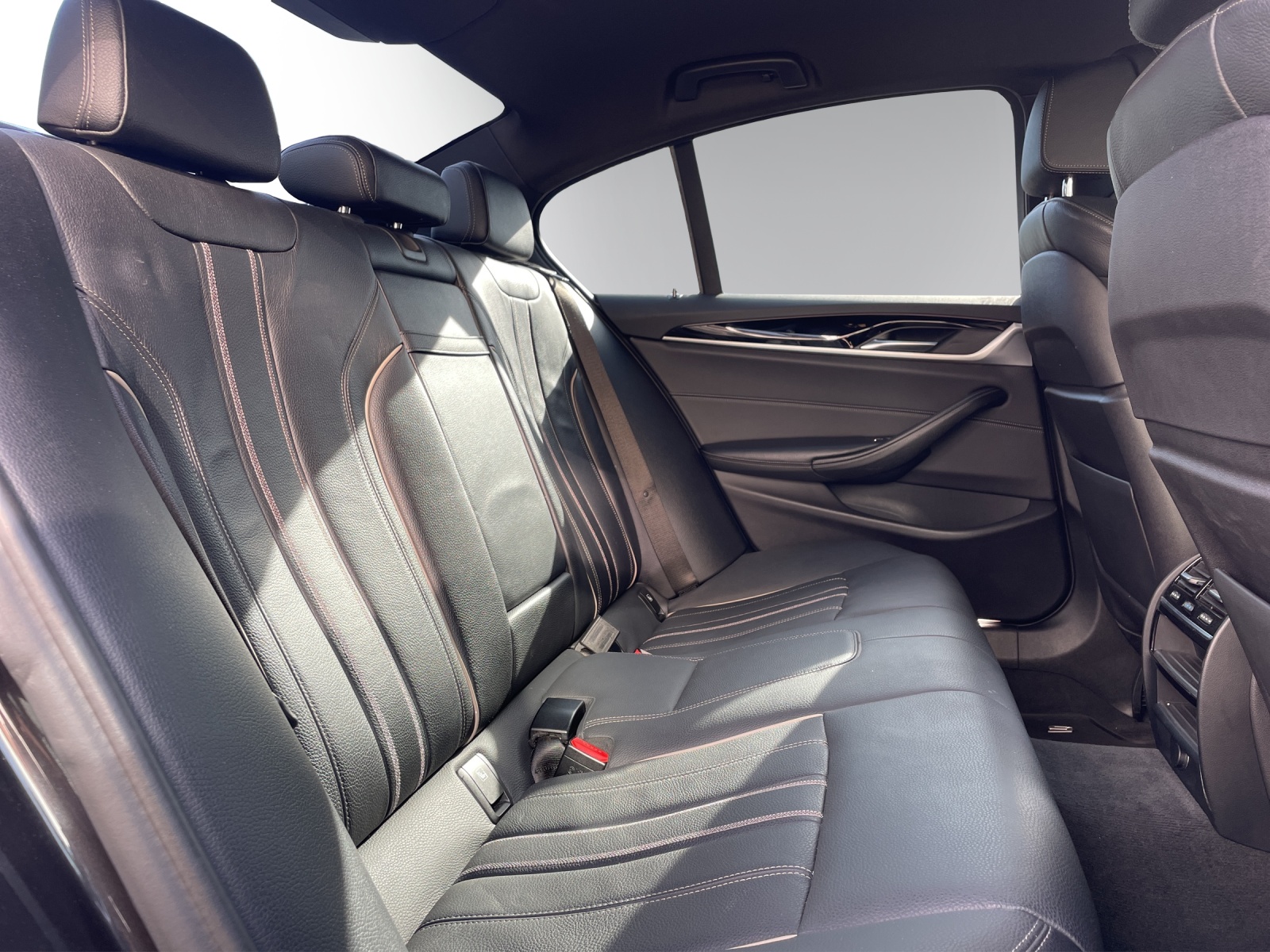 BMW 530d xDrive Sport Line Steptronic-image-12