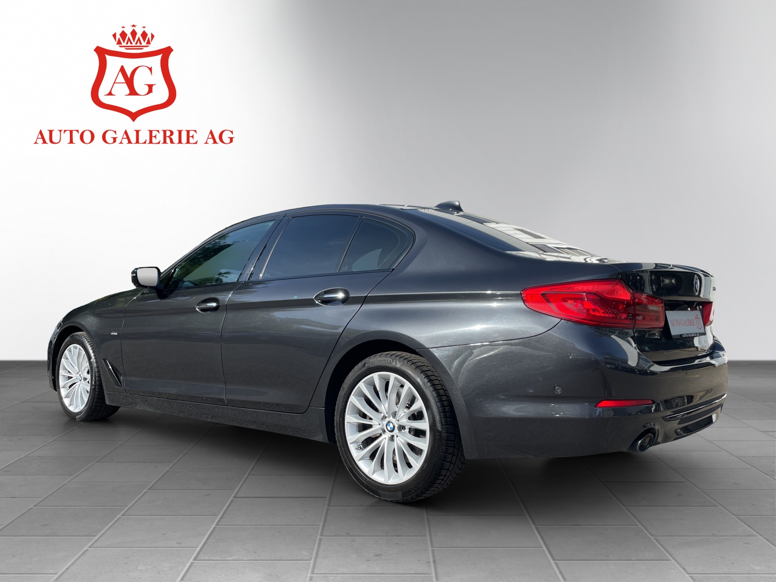 BMW 530d xDrive Sport Line Steptronic-showroom-element-1