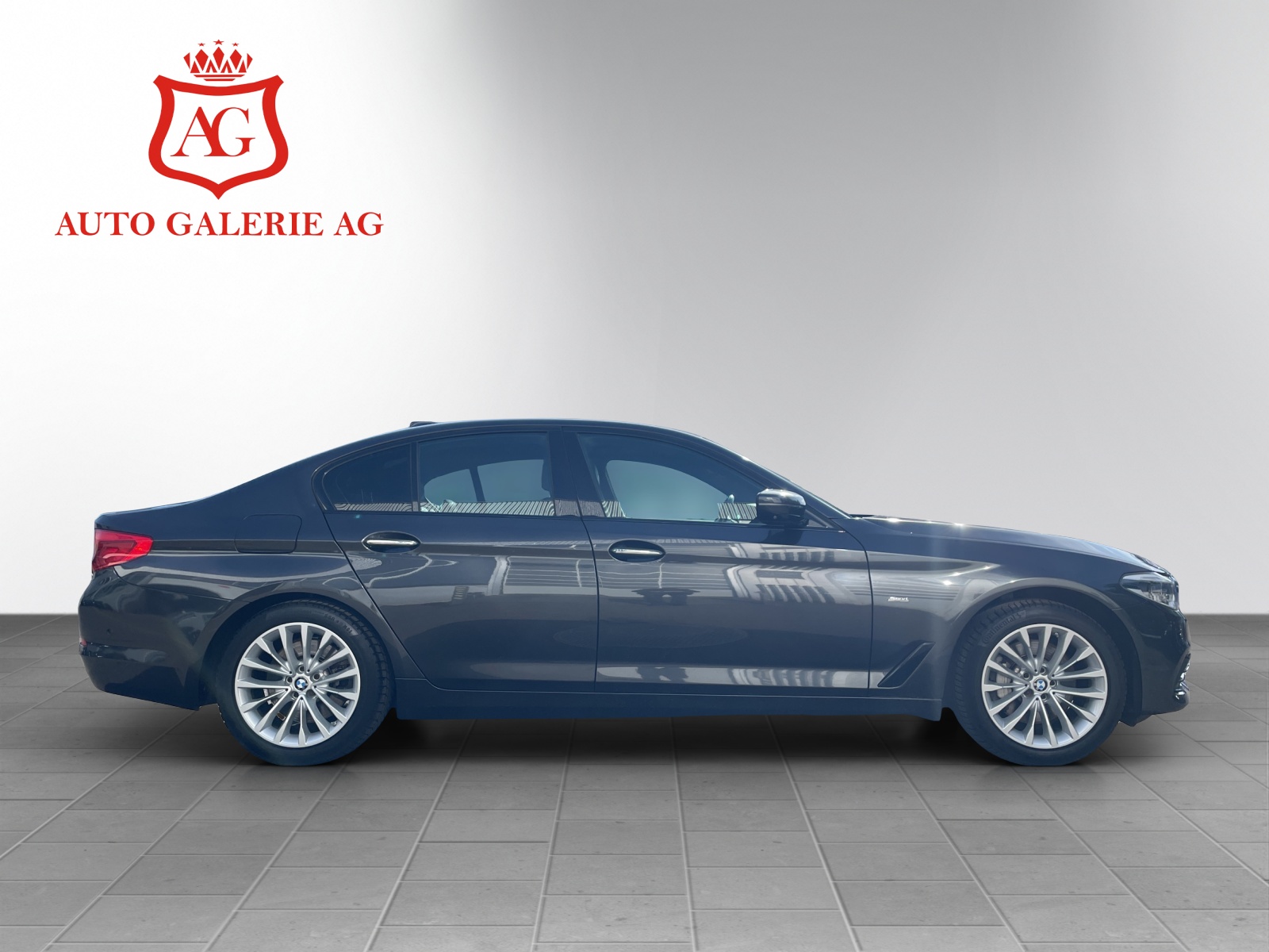 BMW 530d xDrive Sport Line Steptronic-showroom-element-3