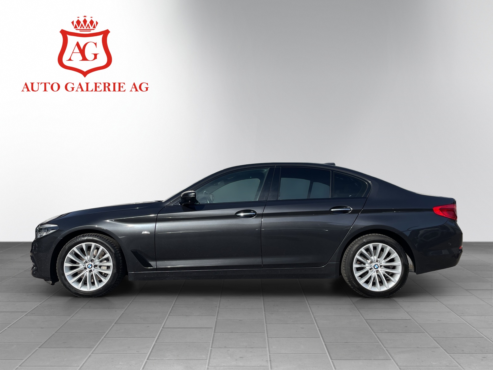 BMW 530d xDrive Sport Line Steptronic-showroom-element-2