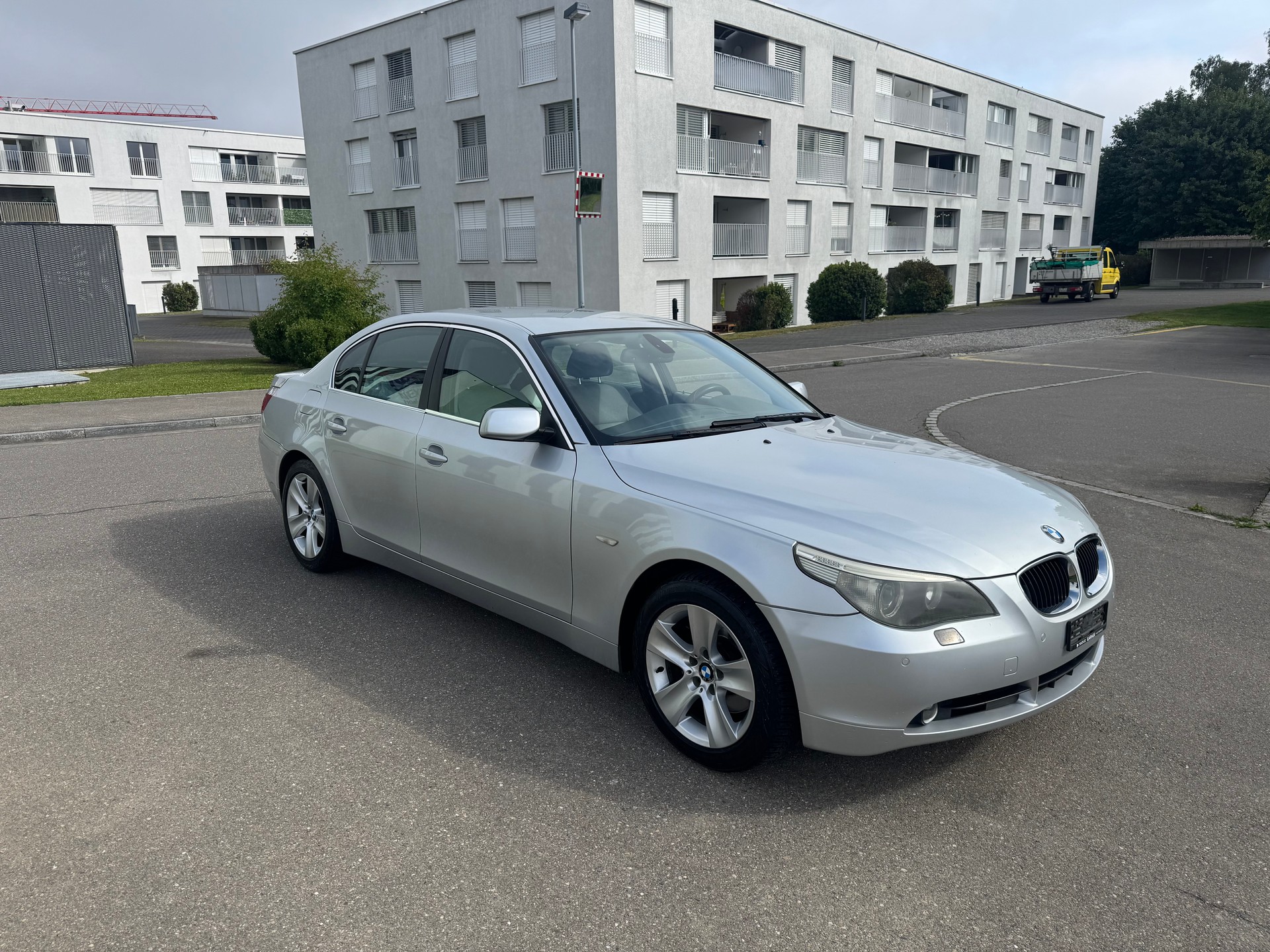 BMW 530xi-image-2