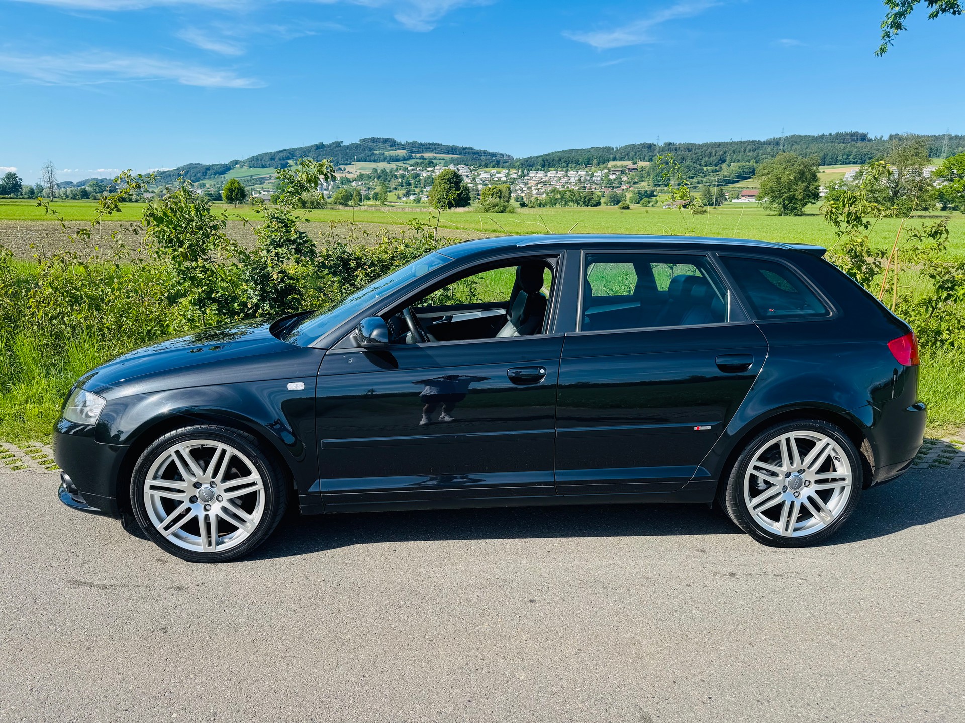 AUDI A3 Sportback 2.0 TDI Ambiente S-line-image-1