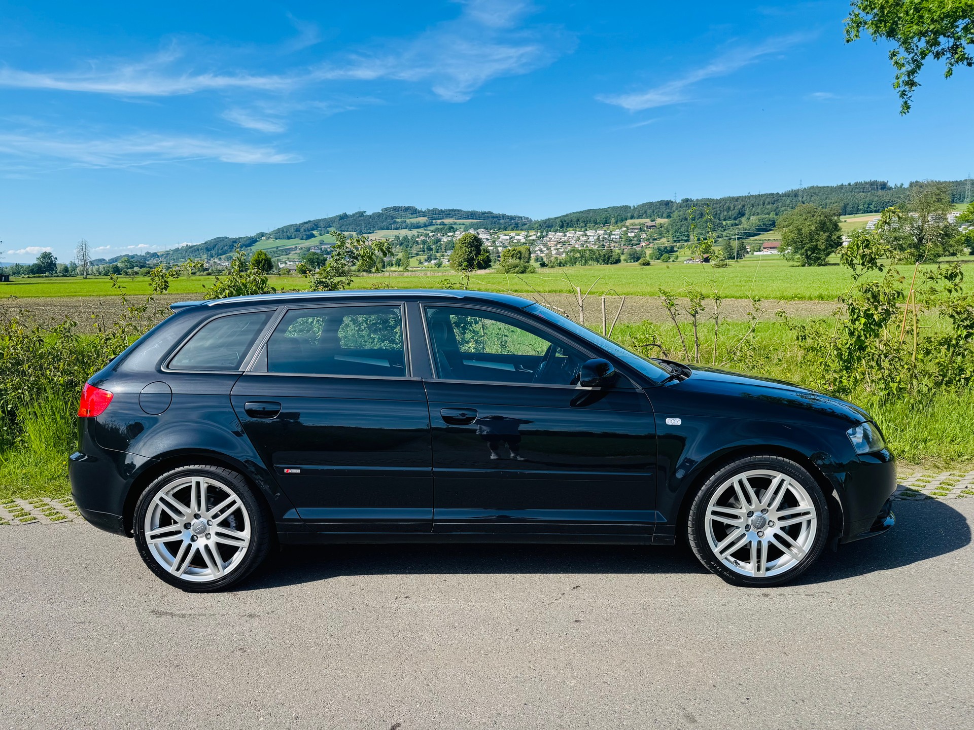 AUDI A3 Sportback 2.0 TDI Ambiente S-line-image-6