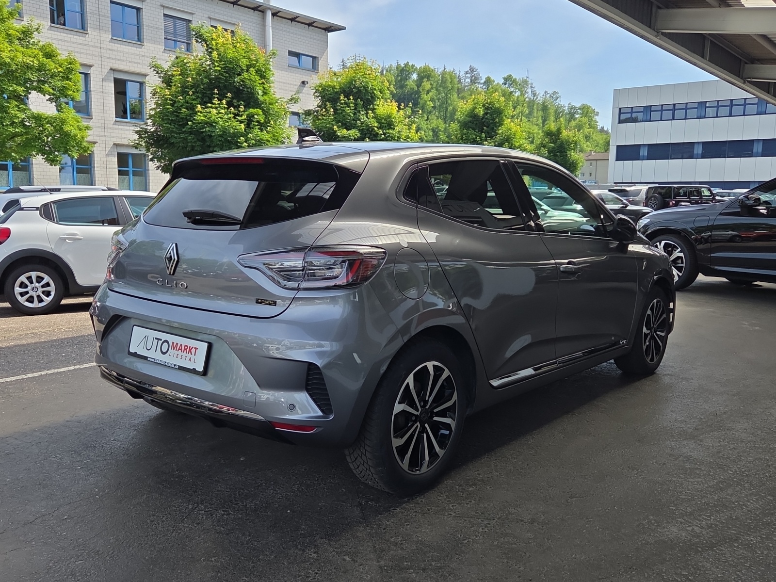 RENAULT Clio 1.6 E-Tech Techno-image-12