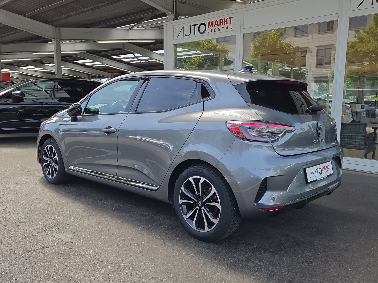 RENAULT Clio 1.6 E-Tech Techno-showroom-element-2