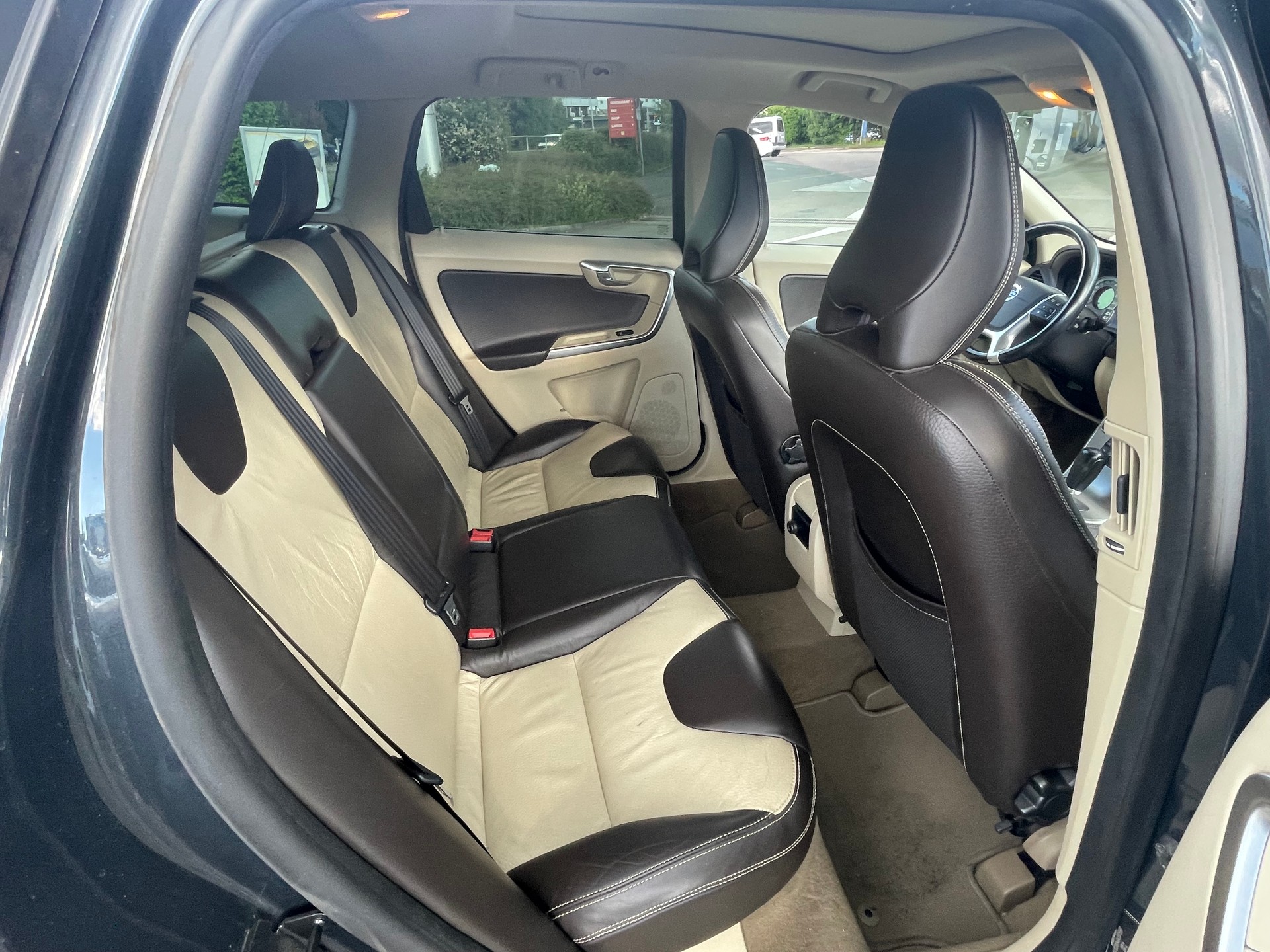 VOLVO XC60 2.4D AWD Summum-image-5