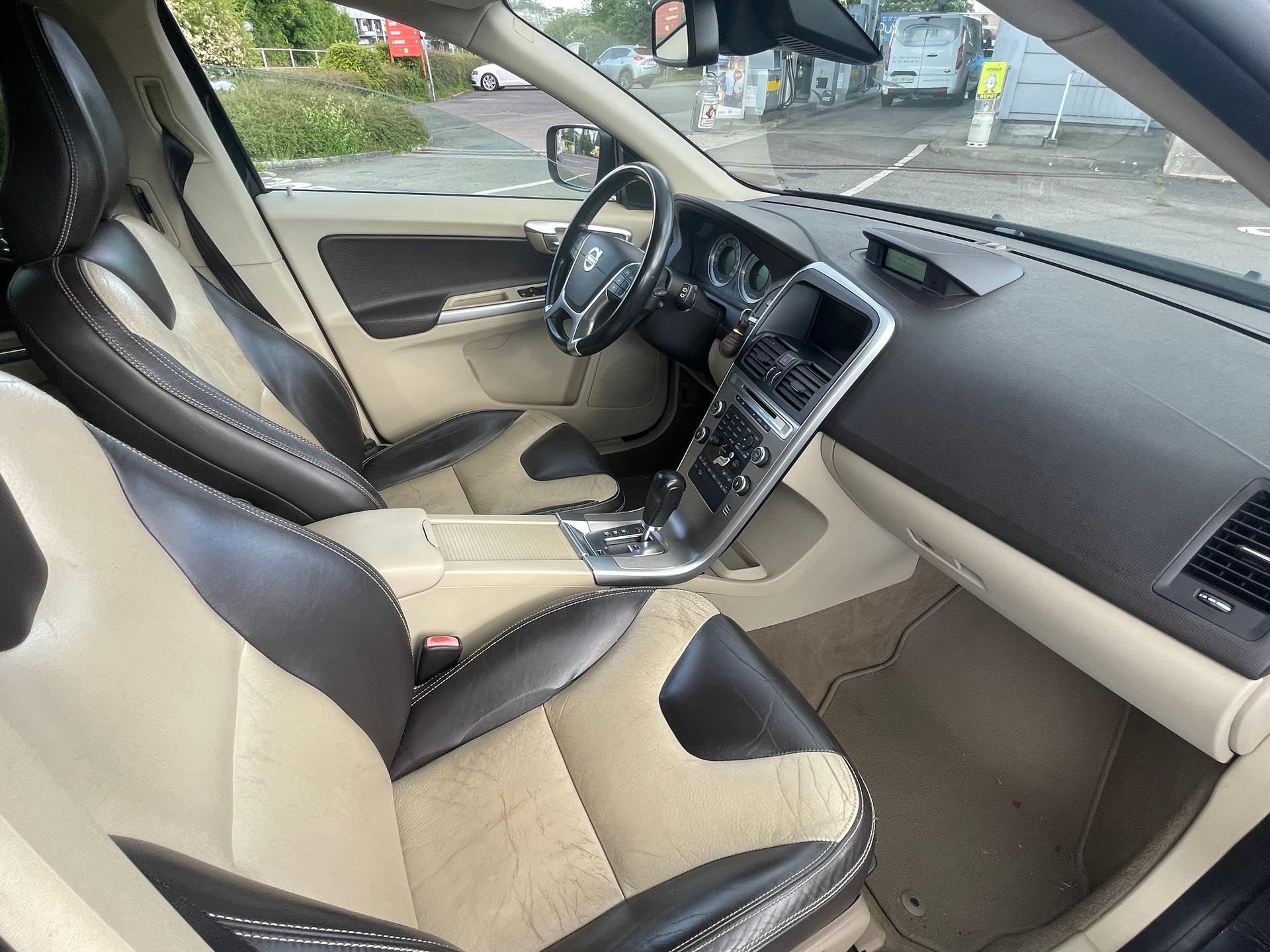 VOLVO XC60 2.4D AWD Summum-image-7