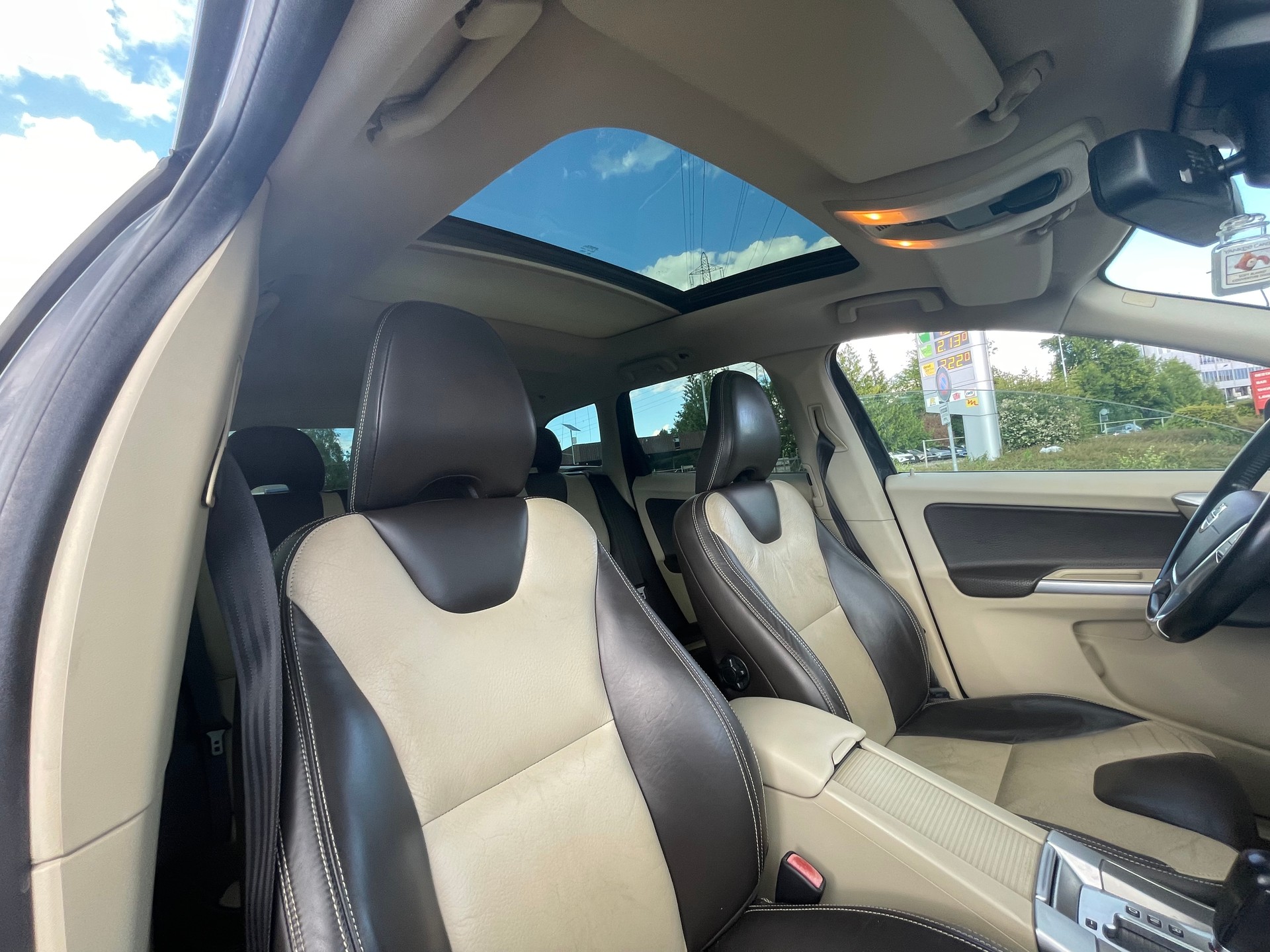 VOLVO XC60 2.4D AWD Summum-image-8