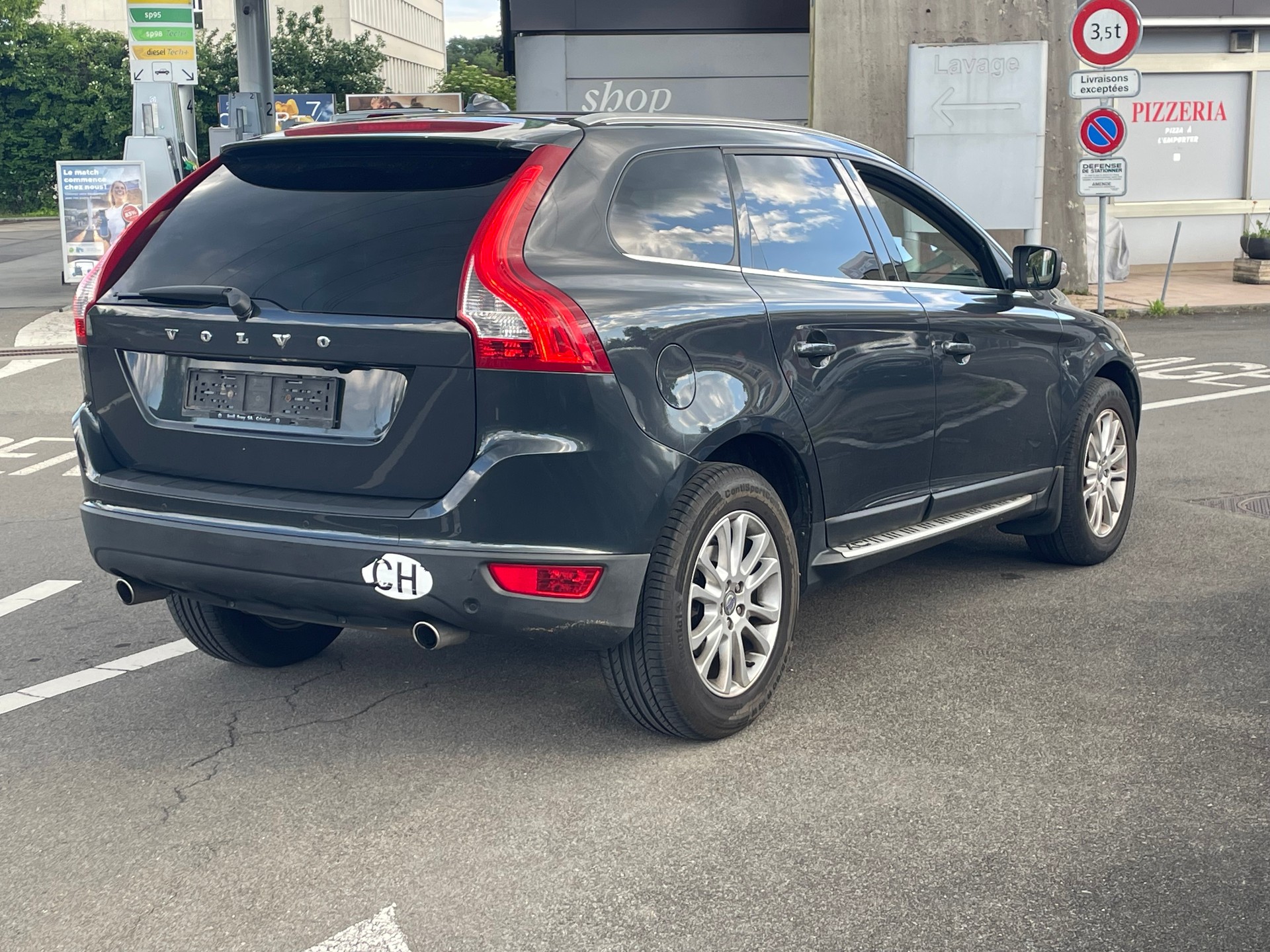 VOLVO XC60 2.4D AWD Summum-showroom-element-3