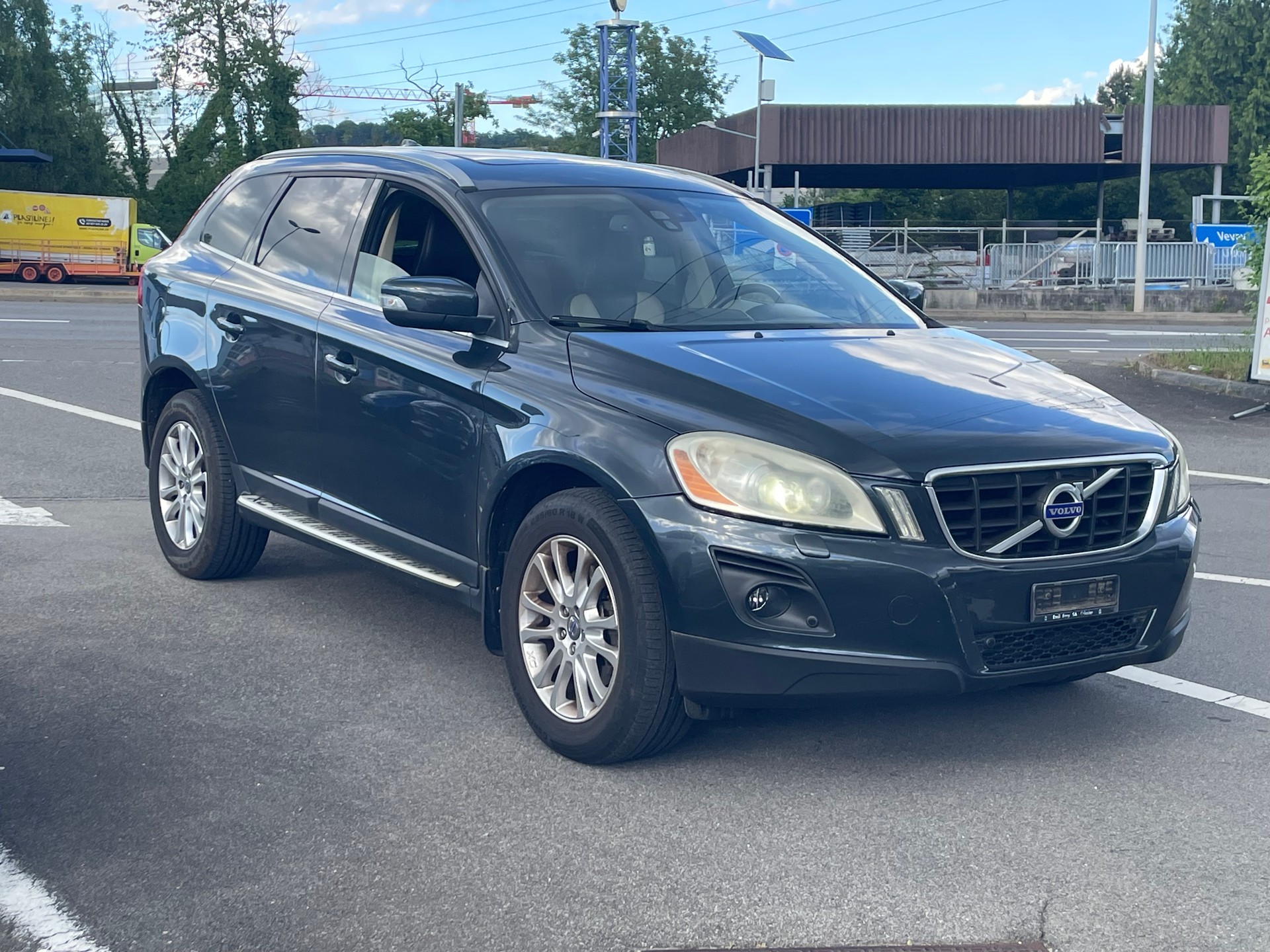 VOLVO XC60 2.4D AWD Summum-showroom-element-2