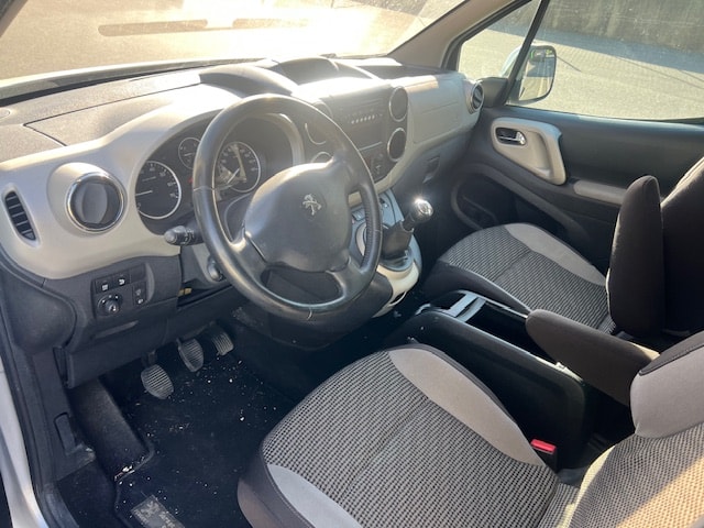 PEUGEOT Partner 1.6 Family-image-1