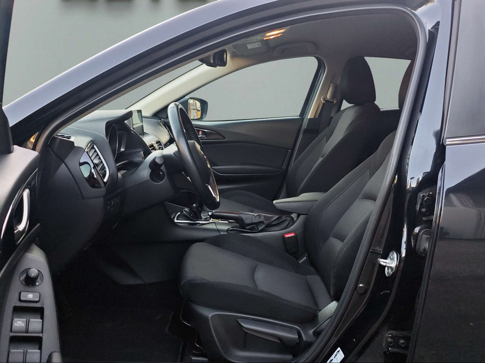 MAZDA 3 1.5 16V Ambition-image-8