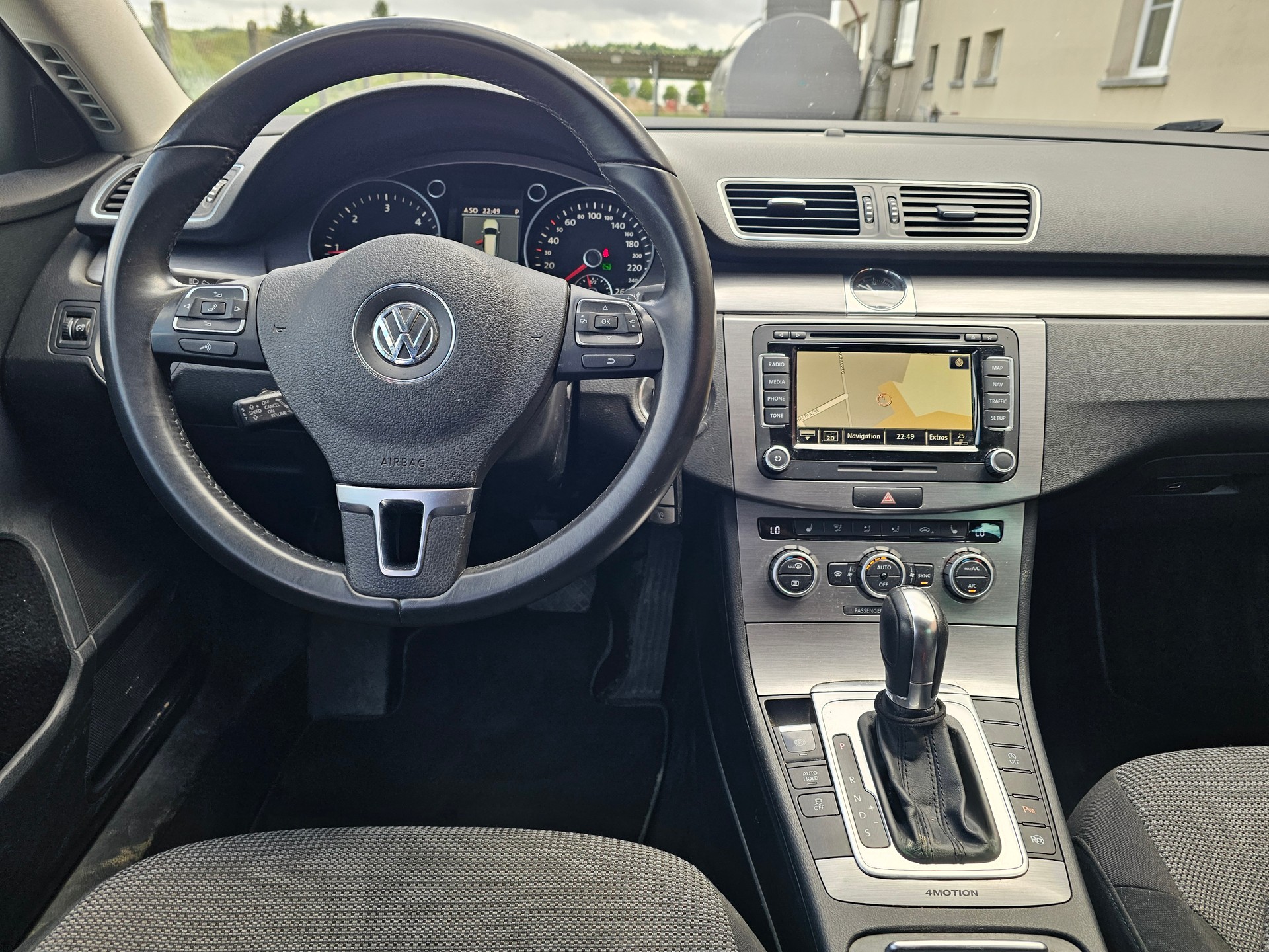 VW Passat Variant 2.0 TDI BMT Highline 4MDSG-image-13
