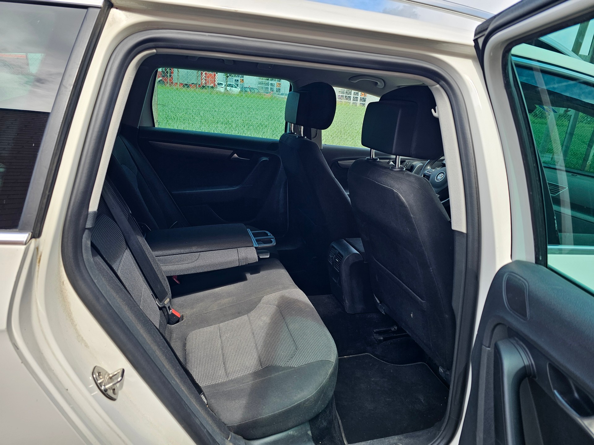 VW Passat Variant 2.0 TDI BMT Highline 4MDSG-image-12