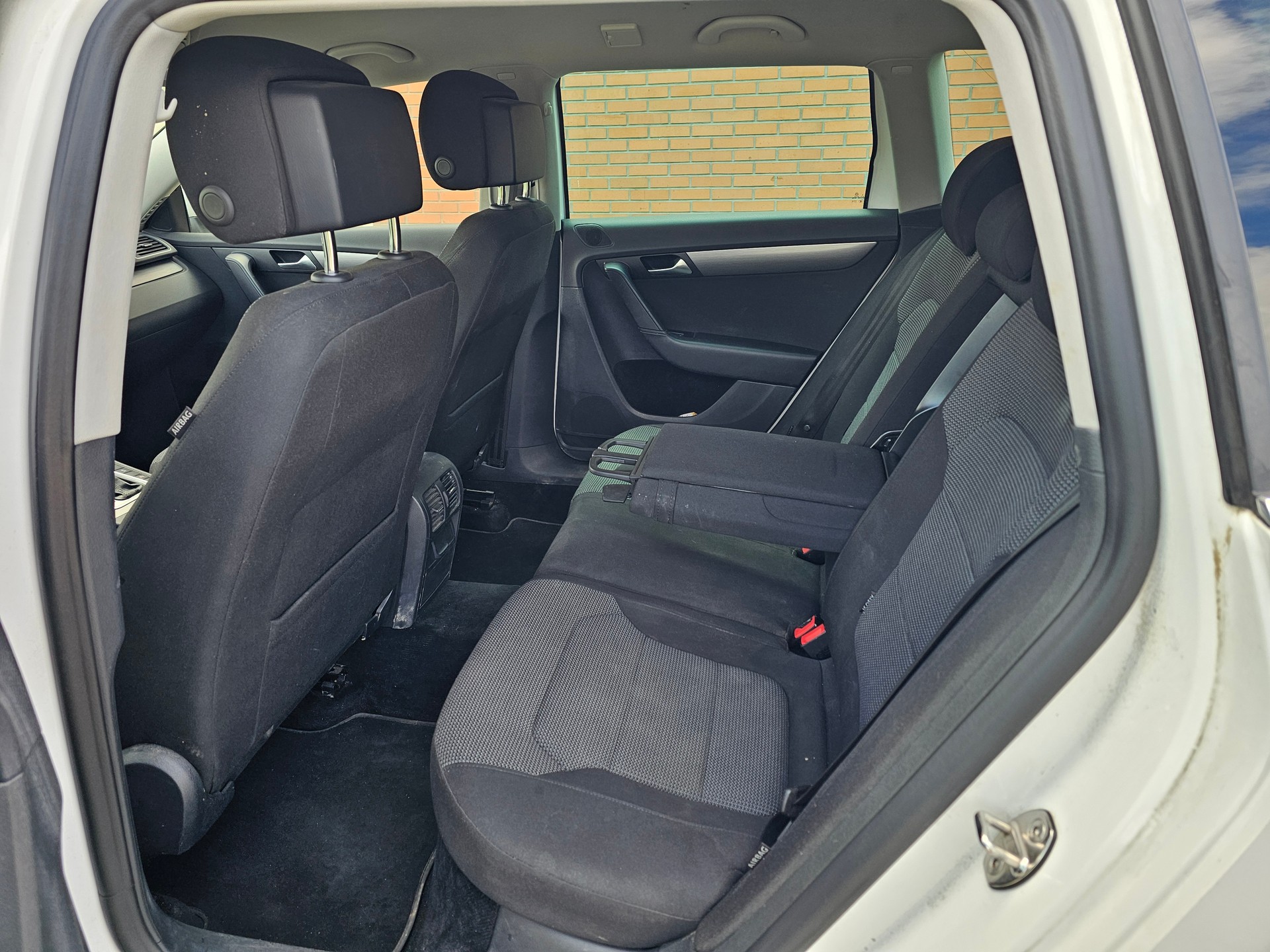 VW Passat Variant 2.0 TDI BMT Highline 4MDSG-image-11