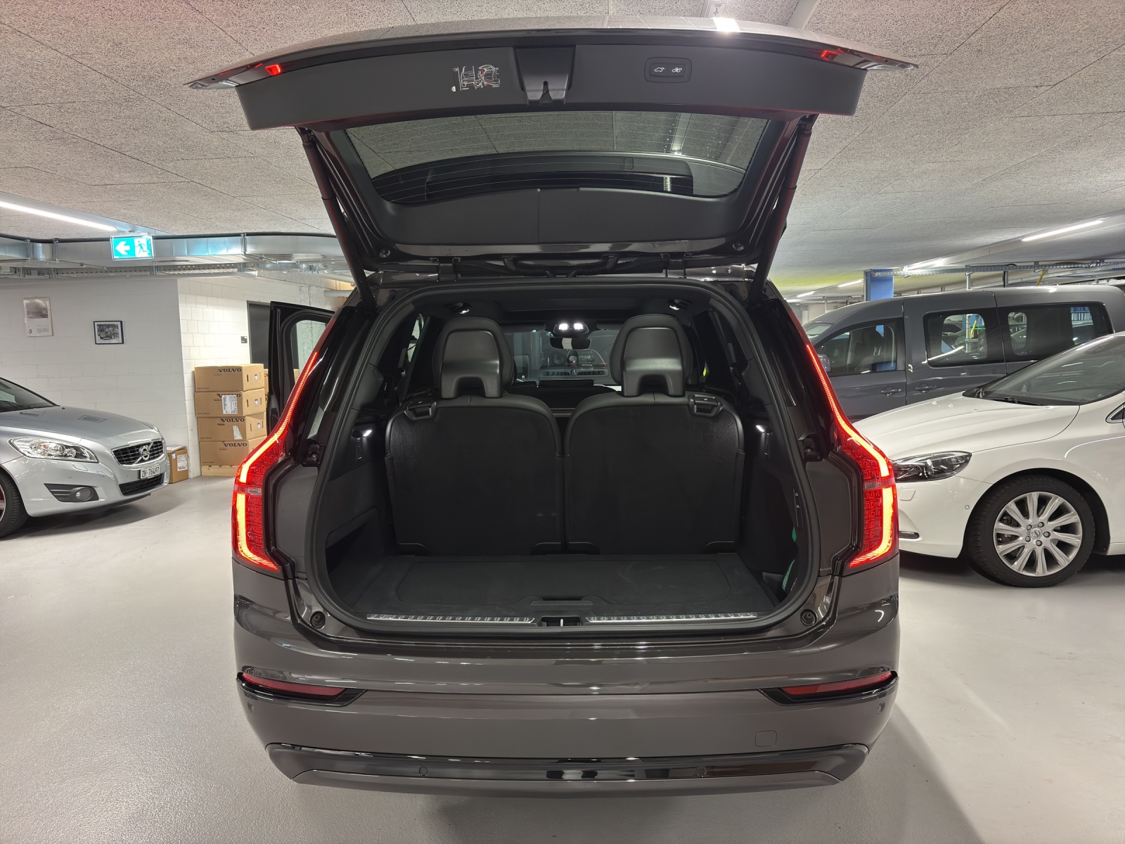 VOLVO XC90 2.0 T8 TE XCLUSIVE Edition Dark eAWD-image-11