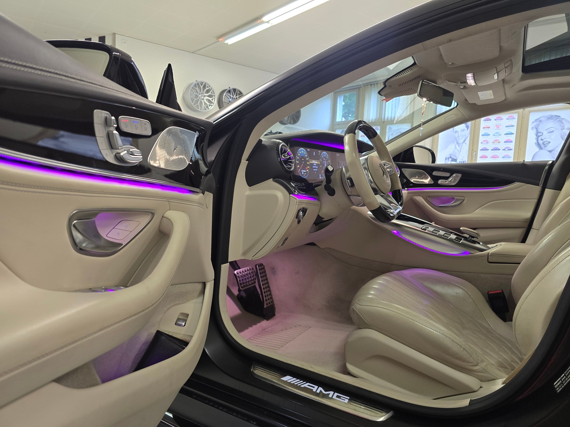 MERCEDES-BENZ AMG GT 4 63 S 4Matic+ Speedshift MCT * CH Fahrzeug * Sonderlackierung * Gratis Service *-image-8