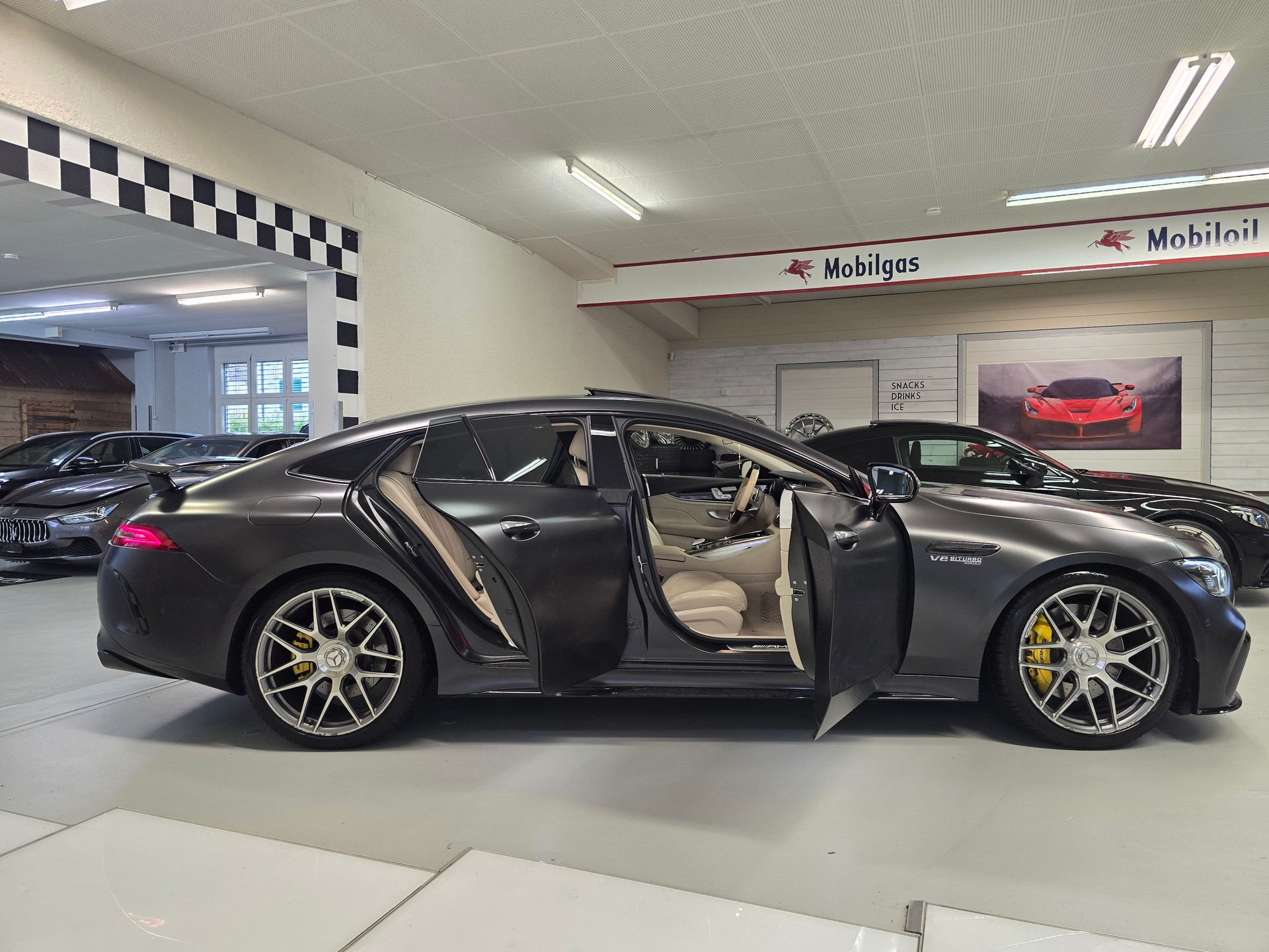 MERCEDES-BENZ AMG GT 4 63 S 4Matic+ Speedshift MCT * CH Fahrzeug * Sonderlackierung * Gratis Service *-image-6