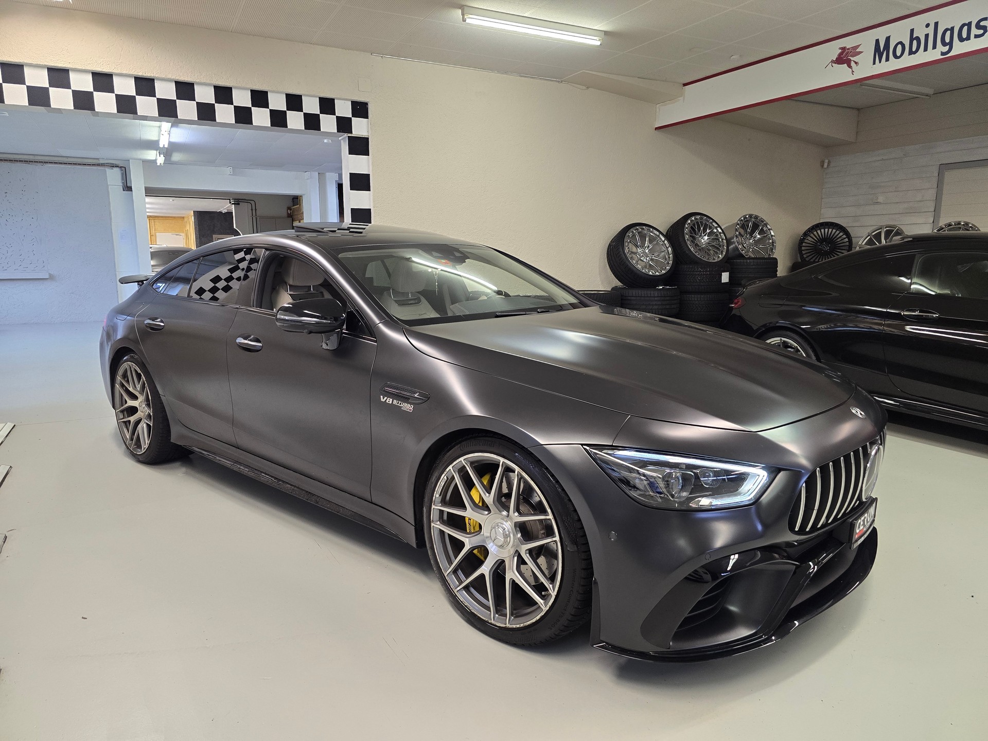 MERCEDES-BENZ AMG GT 4 63 S 4Matic+ Speedshift MCT * CH Fahrzeug * Sonderlackierung * Gratis Service *-image-1