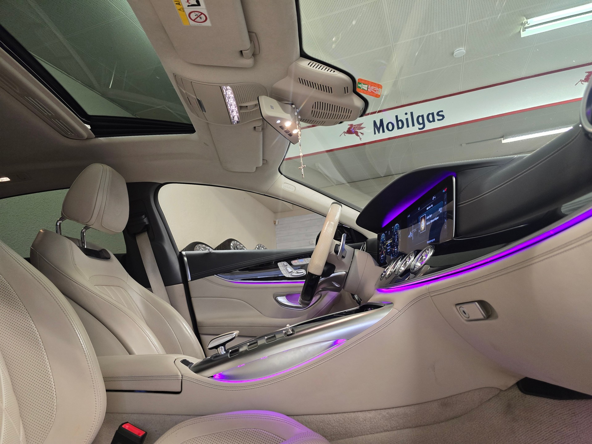 MERCEDES-BENZ AMG GT 4 63 S 4Matic+ Speedshift MCT * CH Fahrzeug * Sonderlackierung * Gratis Service *-image-10