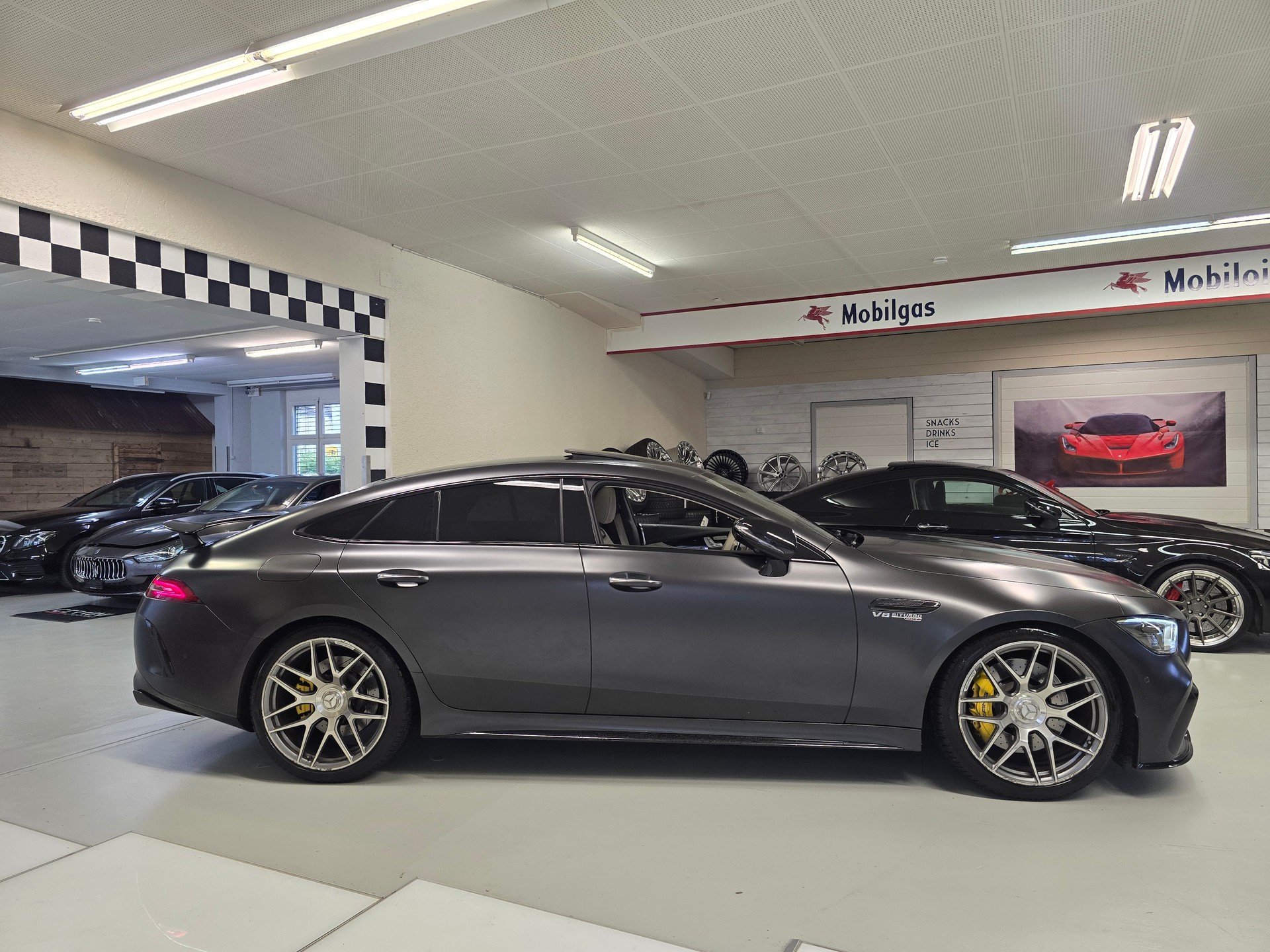 MERCEDES-BENZ AMG GT 4 63 S 4Matic+ Speedshift MCT * CH Fahrzeug * Sonderlackierung * Gratis Service *-image-3