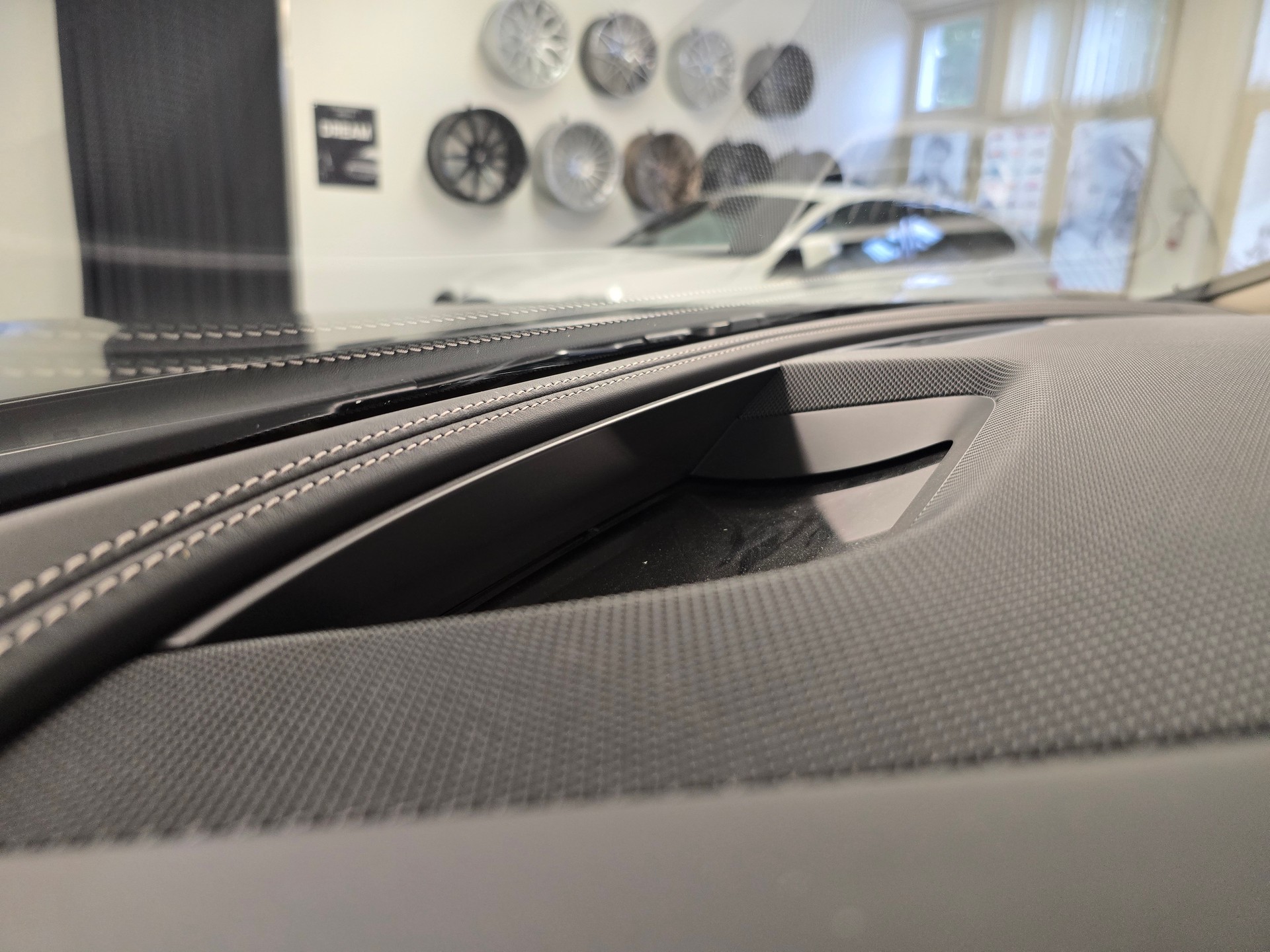MERCEDES-BENZ AMG GT 4 63 S 4Matic+ Speedshift MCT * CH Fahrzeug * Sonderlackierung * Gratis Service *-image-12