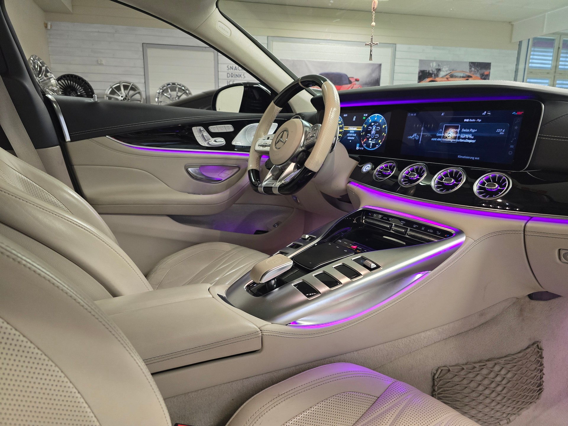 MERCEDES-BENZ AMG GT 4 63 S 4Matic+ Speedshift MCT * CH Fahrzeug * Sonderlackierung * Gratis Service *-image-7