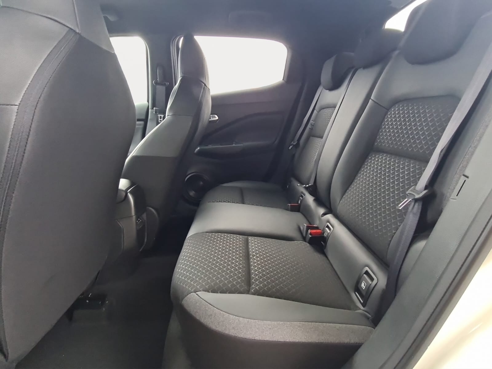 NISSAN Juke 1.0 DIG-T N-Connecta DCT-image-14