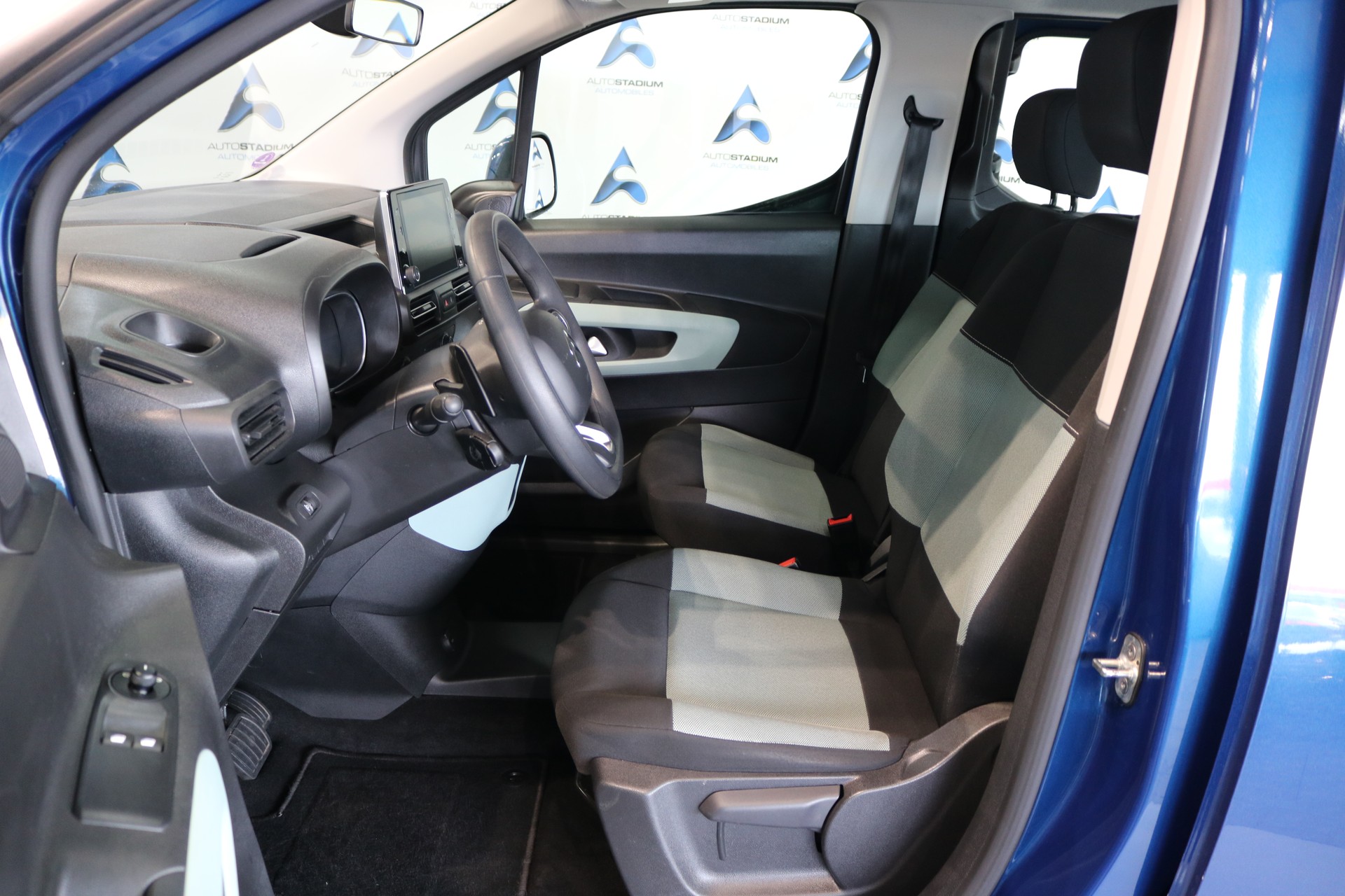 CITROEN Berlingo Feel Pack EAT8-image-32