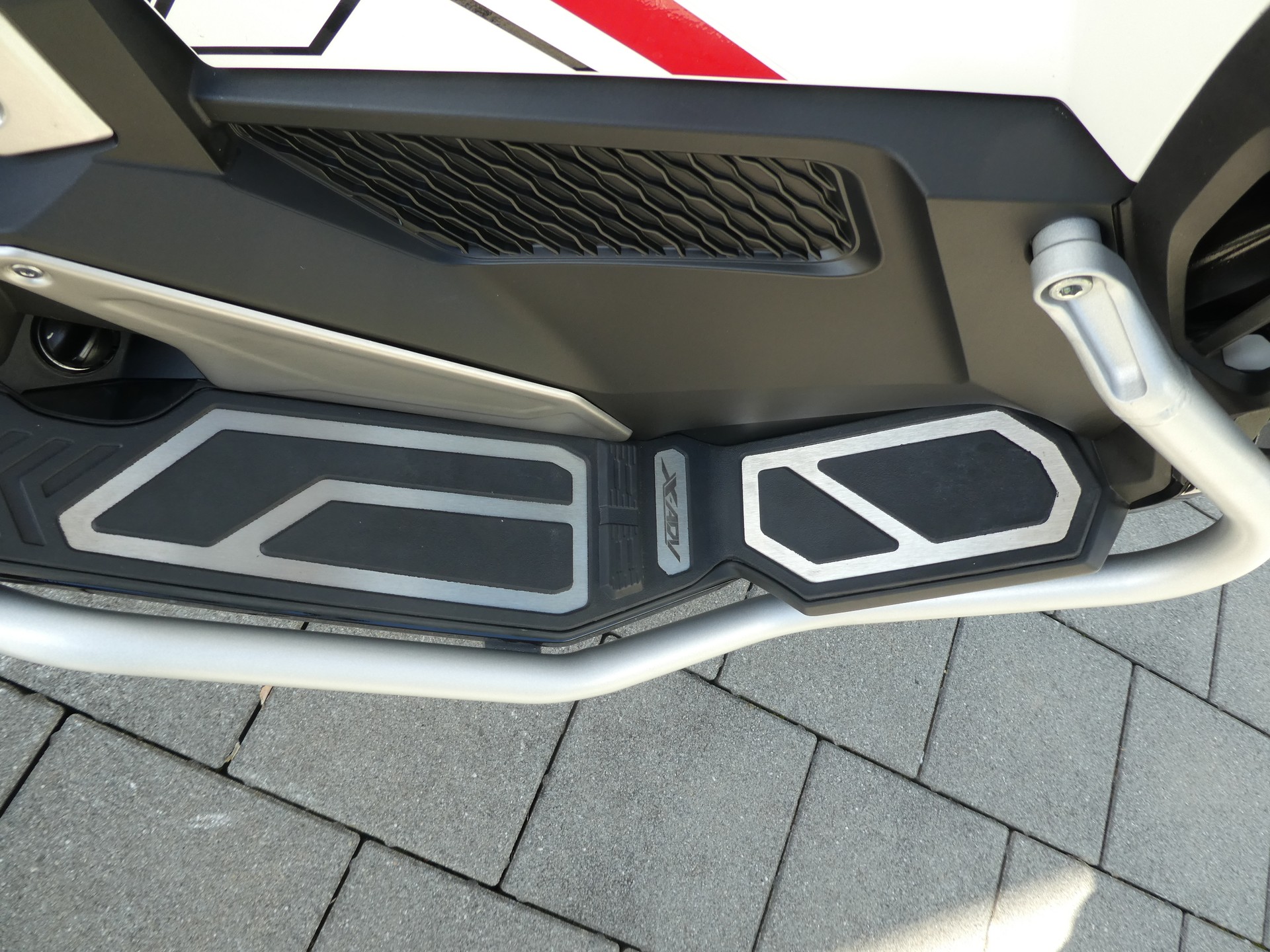 HONDA X-ADV 750-image-8