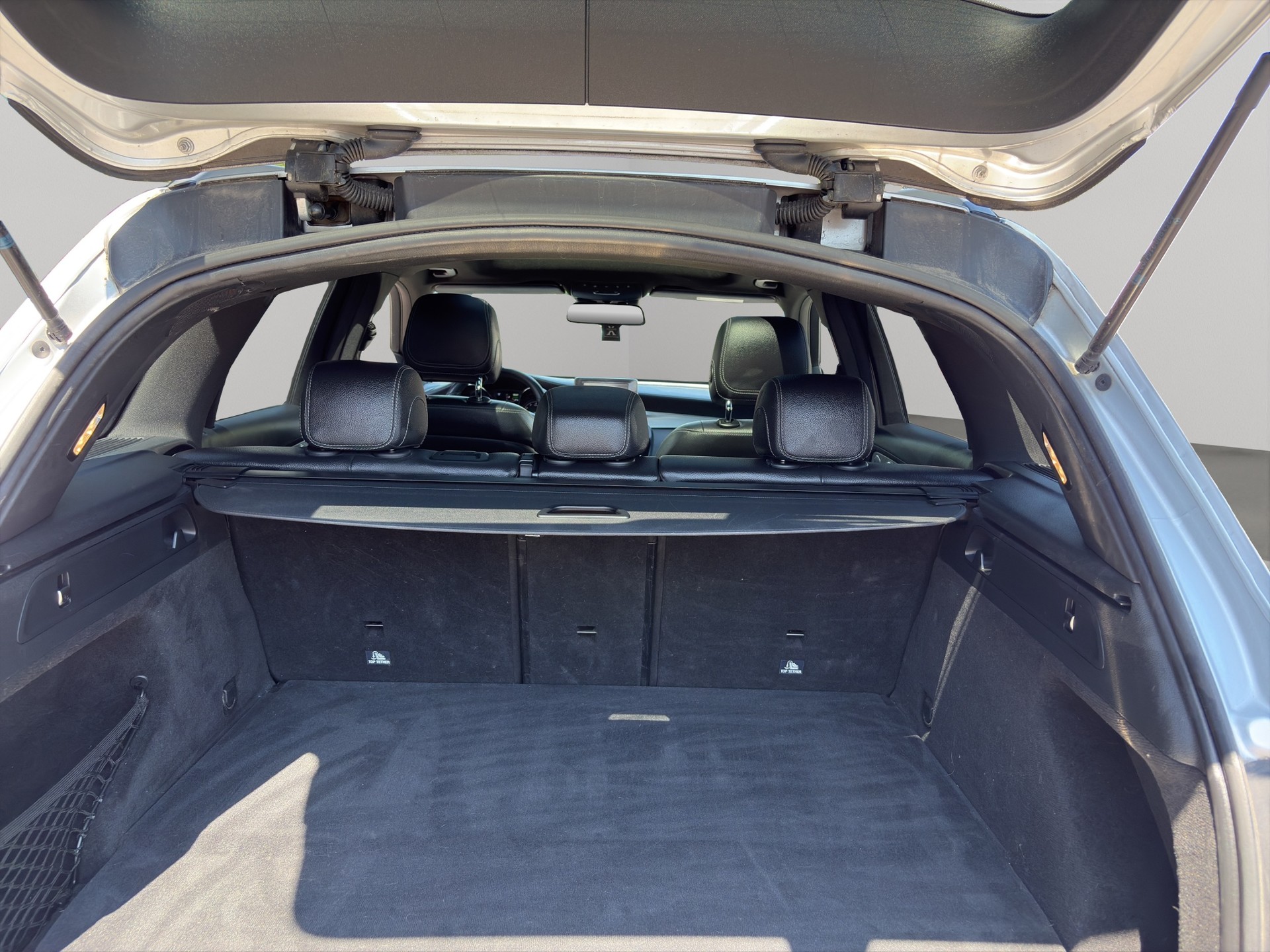MERCEDES-BENZ GLC 350 e AMG Line 4Matic 7G-Tronic-image-15