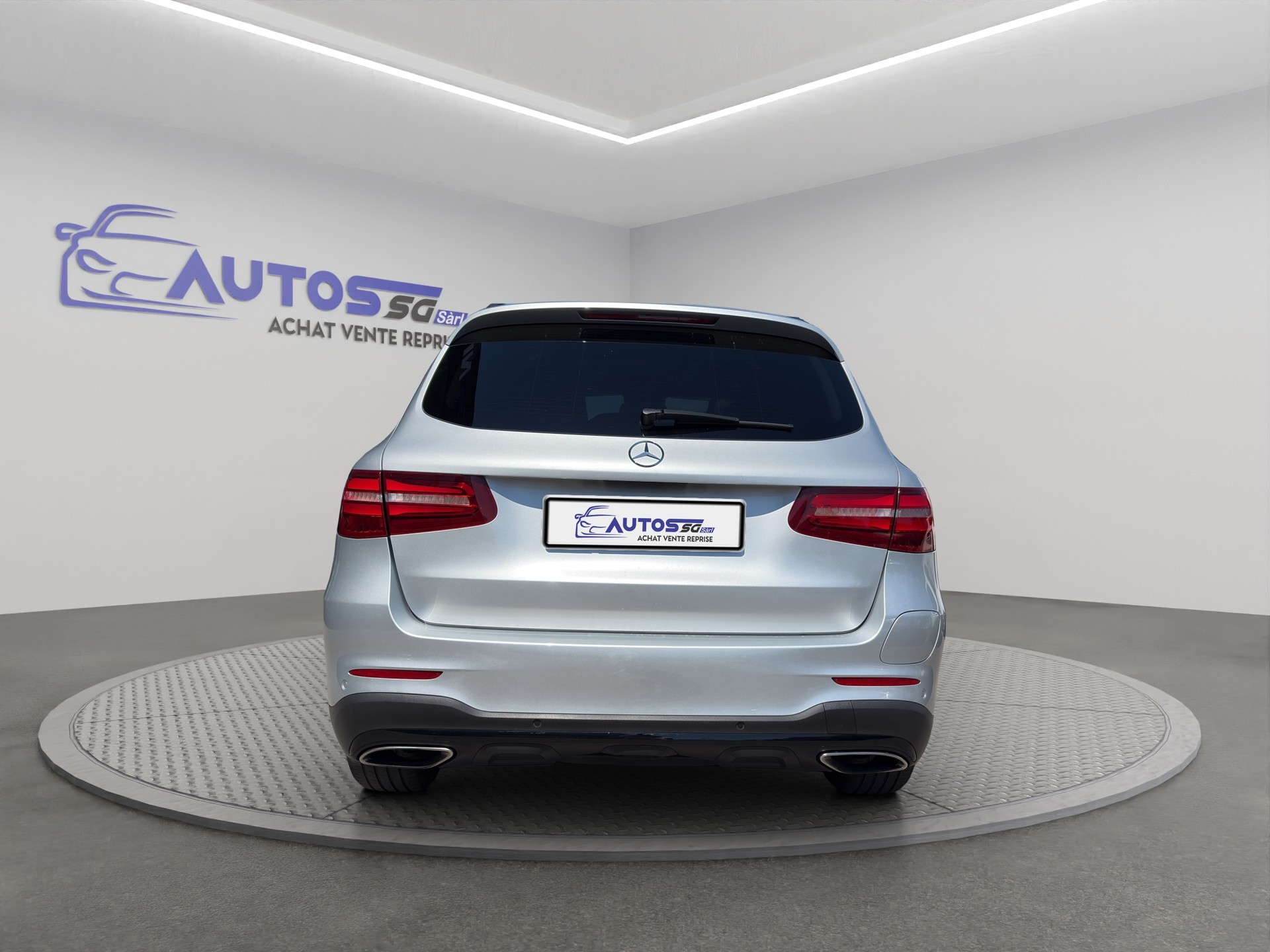 MERCEDES-BENZ GLC 350 e AMG Line 4Matic 7G-Tronic-image-3