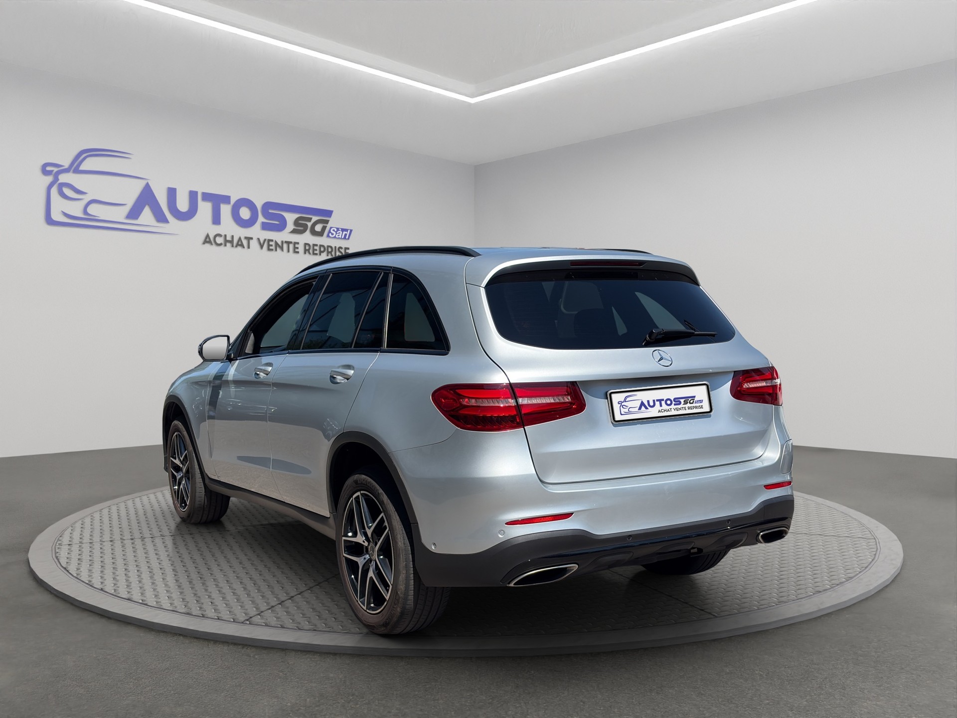 MERCEDES-BENZ GLC 350 e AMG Line 4Matic 7G-Tronic-image-5