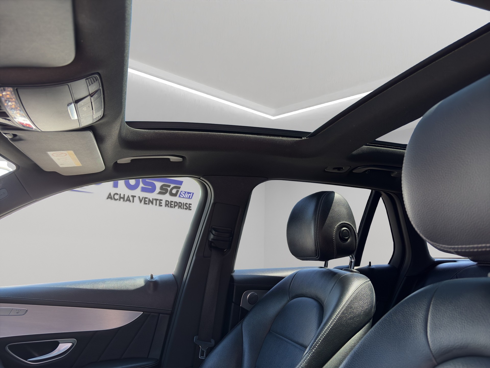 MERCEDES-BENZ GLC 350 e AMG Line 4Matic 7G-Tronic-image-12
