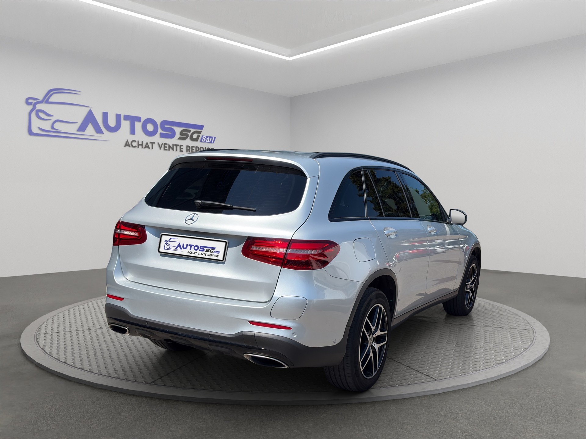 MERCEDES-BENZ GLC 350 e AMG Line 4Matic 7G-Tronic-image-6