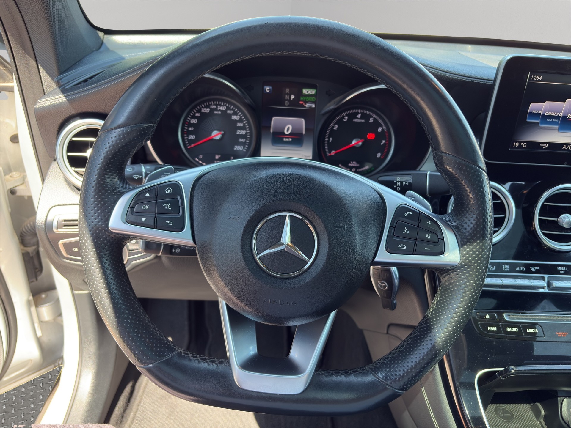 MERCEDES-BENZ GLC 350 e AMG Line 4Matic 7G-Tronic-image-11