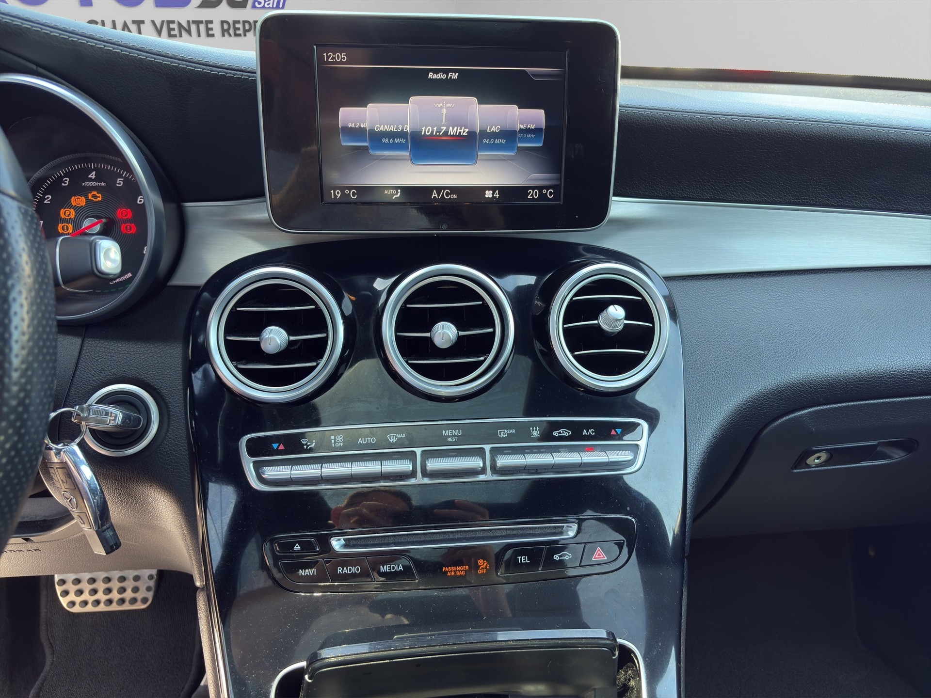 MERCEDES-BENZ GLC 350 e AMG Line 4Matic 7G-Tronic-image-10
