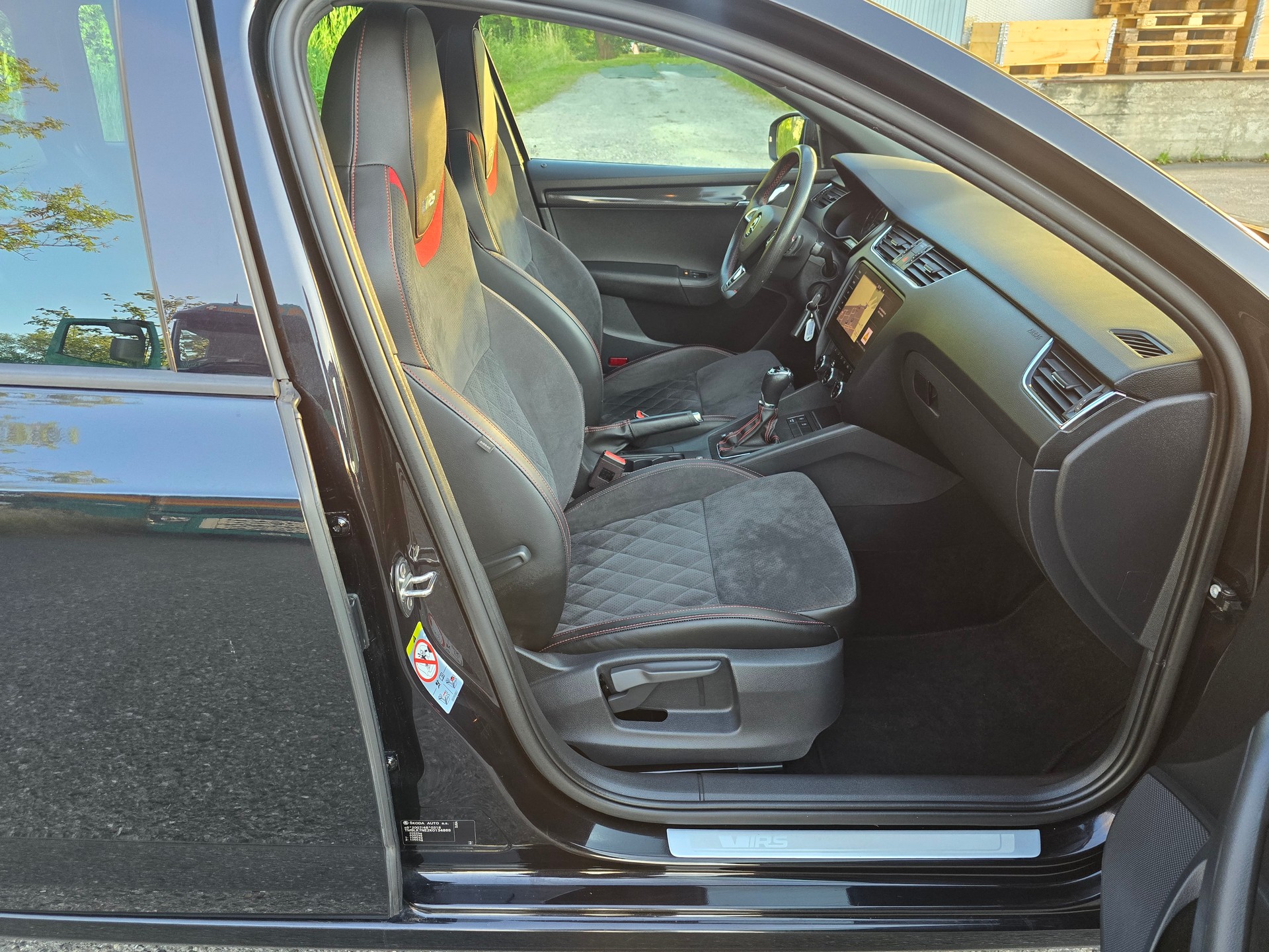 SKODA Octavia Combi 2.0 TDI RS 4x4 DSG-image-10